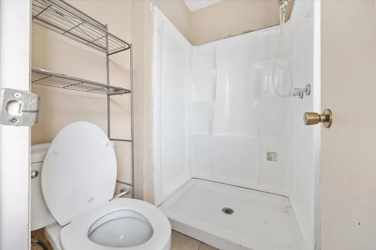 Single Family Residence For Sale in Dallas County , 1822 Glouchester Drive, Garland, Texas 75044, 4 Bedroom, 2 Bathroom, 2 Garage spaces, 2,400 Sqft, built in 1973, mls#21376542, Real Estate Agent in Garland, Homes For Sale in Dallas county, Homes For Sale in Garland, Realtor in Garland Texas, Real Estate Brokerage Independent Realty Texas, Luminita Cordes Realtor