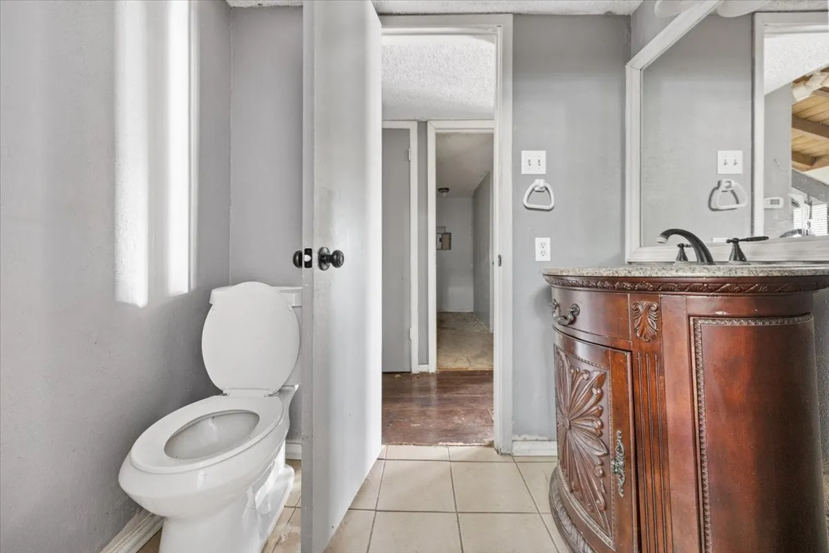 Single Family Residence For Sale in Dallas County , 1822 Glouchester Drive, Garland, Texas 75044, 4 Bedroom, 2 Bathroom, 2 Garage spaces, 2,400 Sqft, built in 1973, mls#21376542, Real Estate Agent in Garland, Homes For Sale in Dallas county, Homes For Sale in Garland, Realtor in Garland Texas, Real Estate Brokerage Independent Realty Texas, Luminita Cordes Realtor