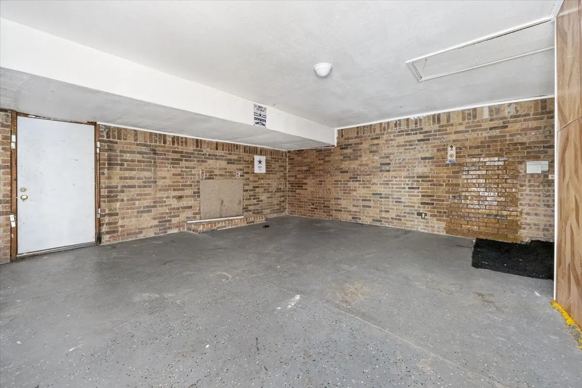 Single Family Residence For Sale in Dallas County , 1822 Glouchester Drive, Garland, Texas 75044, 4 Bedroom, 2 Bathroom, 2 Garage spaces, 2,400 Sqft, built in 1973, mls#21376542, Real Estate Agent in Garland, Homes For Sale in Dallas county, Homes For Sale in Garland, Realtor in Garland Texas, Real Estate Brokerage Independent Realty Texas, Luminita Cordes Realtor