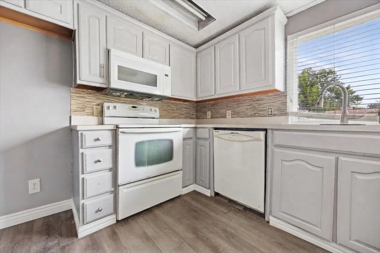 Single Family Residence For Sale in Dallas County , 1822 Glouchester Drive, Garland, Texas 75044, 4 Bedroom, 2 Bathroom, 2 Garage spaces, 2,400 Sqft, built in 1973, mls#21376542, Real Estate Agent in Garland, Homes For Sale in Dallas county, Homes For Sale in Garland, Realtor in Garland Texas, Real Estate Brokerage Independent Realty Texas, Luminita Cordes Realtor