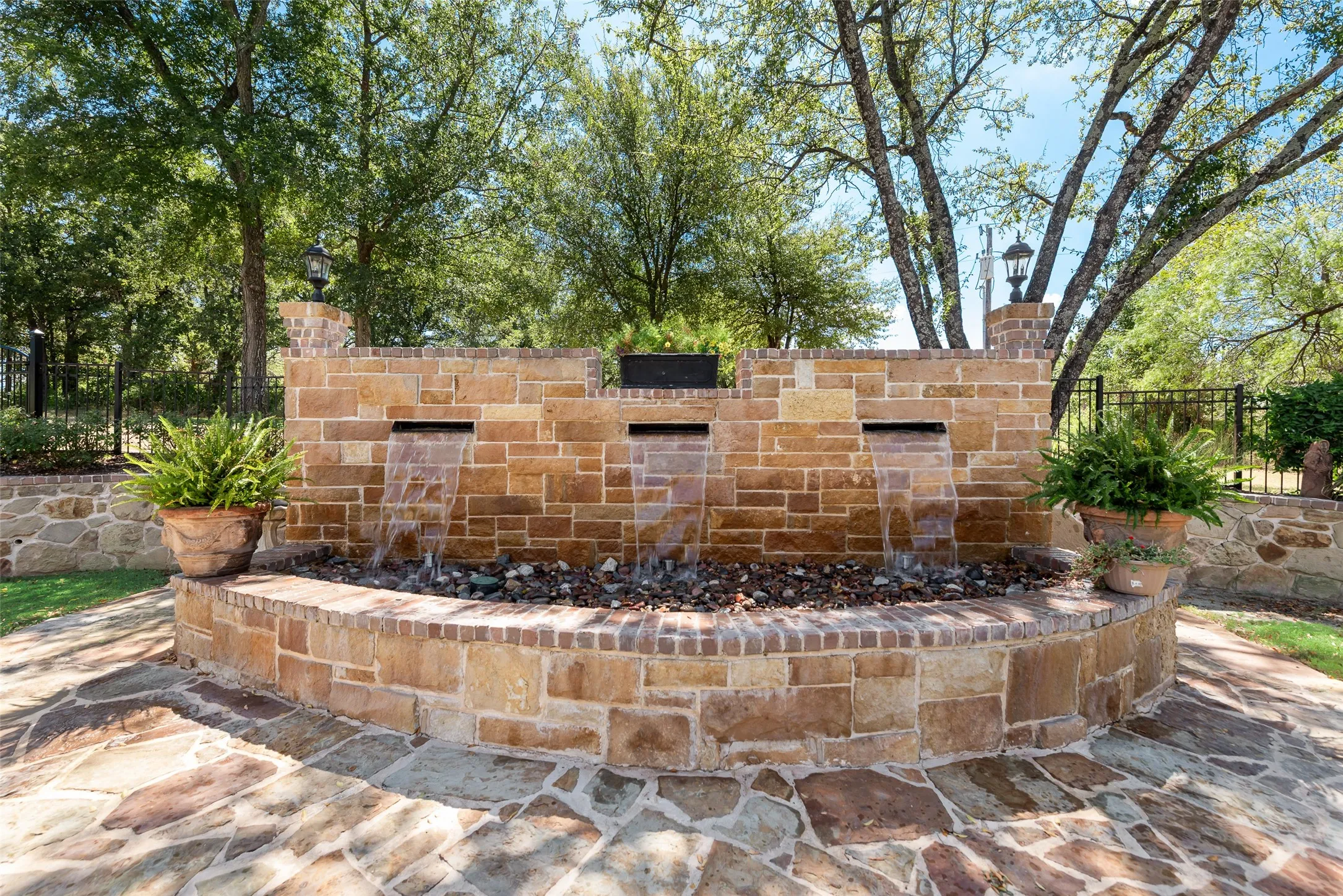 Single Family Residence For Sale in Parker County , 112 Trailview Lane, Weatherford, Texas 76088, 4 Bedroom, 4 Bathroom, 3 Garage spaces, 2,996 Sqft, built in 2008, mls#21376549, Real Estate Agent in Weatherford, Homes For Sale in Parker county, Homes For Sale in Weatherford, Realtor in Weatherford Texas, Real Estate Brokerage Independent Realty Texas, Luminita Cordes Realtor