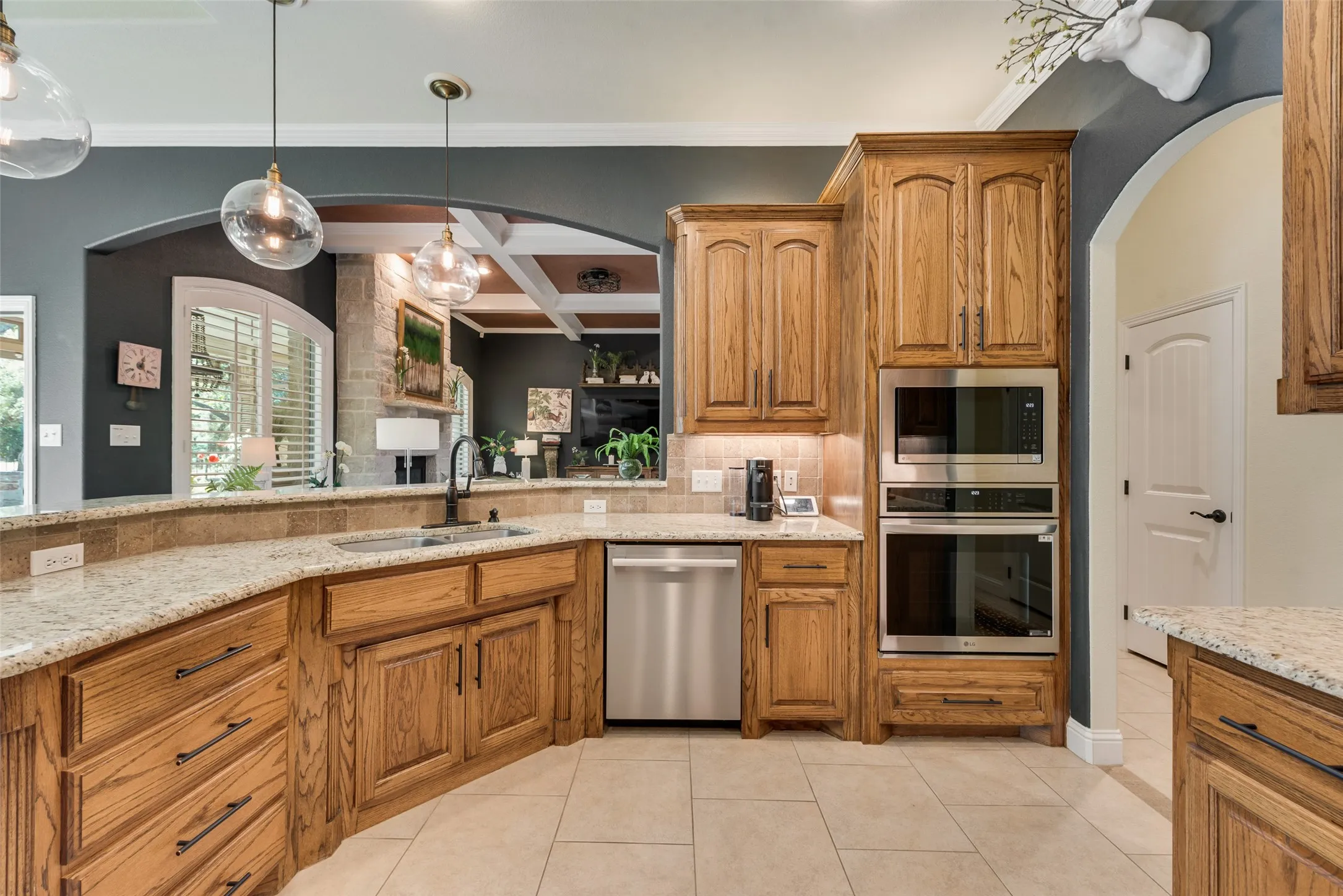 Single Family Residence For Sale in Parker County , 112 Trailview Lane, Weatherford, Texas 76088, 4 Bedroom, 4 Bathroom, 3 Garage spaces, 2,996 Sqft, built in 2008, mls#21376549, Real Estate Agent in Weatherford, Homes For Sale in Parker county, Homes For Sale in Weatherford, Realtor in Weatherford Texas, Real Estate Brokerage Independent Realty Texas, Luminita Cordes Realtor