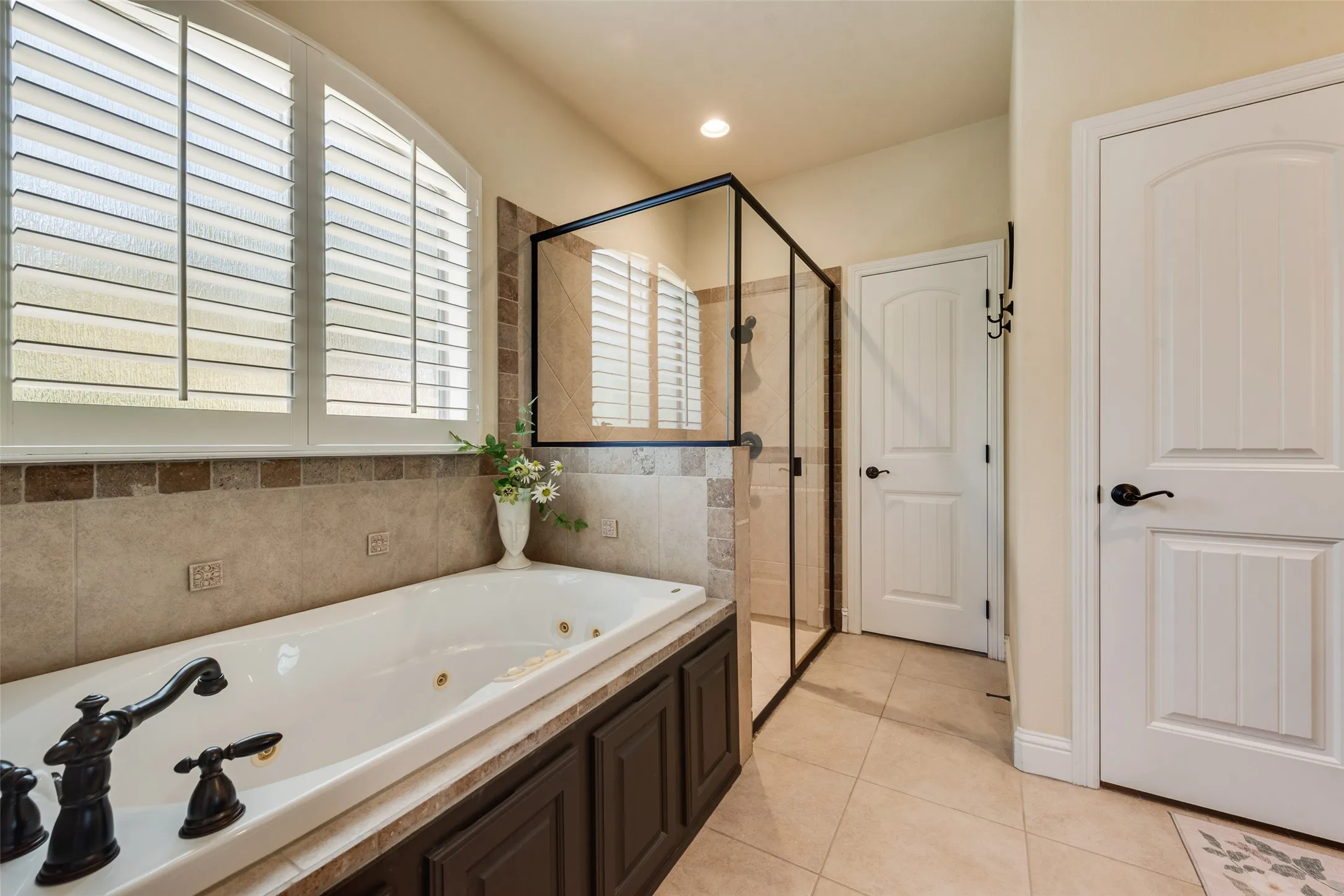 Single Family Residence For Sale in Parker County , 112 Trailview Lane, Weatherford, Texas 76088, 4 Bedroom, 4 Bathroom, 3 Garage spaces, 2,996 Sqft, built in 2008, mls#21376549, Real Estate Agent in Weatherford, Homes For Sale in Parker county, Homes For Sale in Weatherford, Realtor in Weatherford Texas, Real Estate Brokerage Independent Realty Texas, Luminita Cordes Realtor