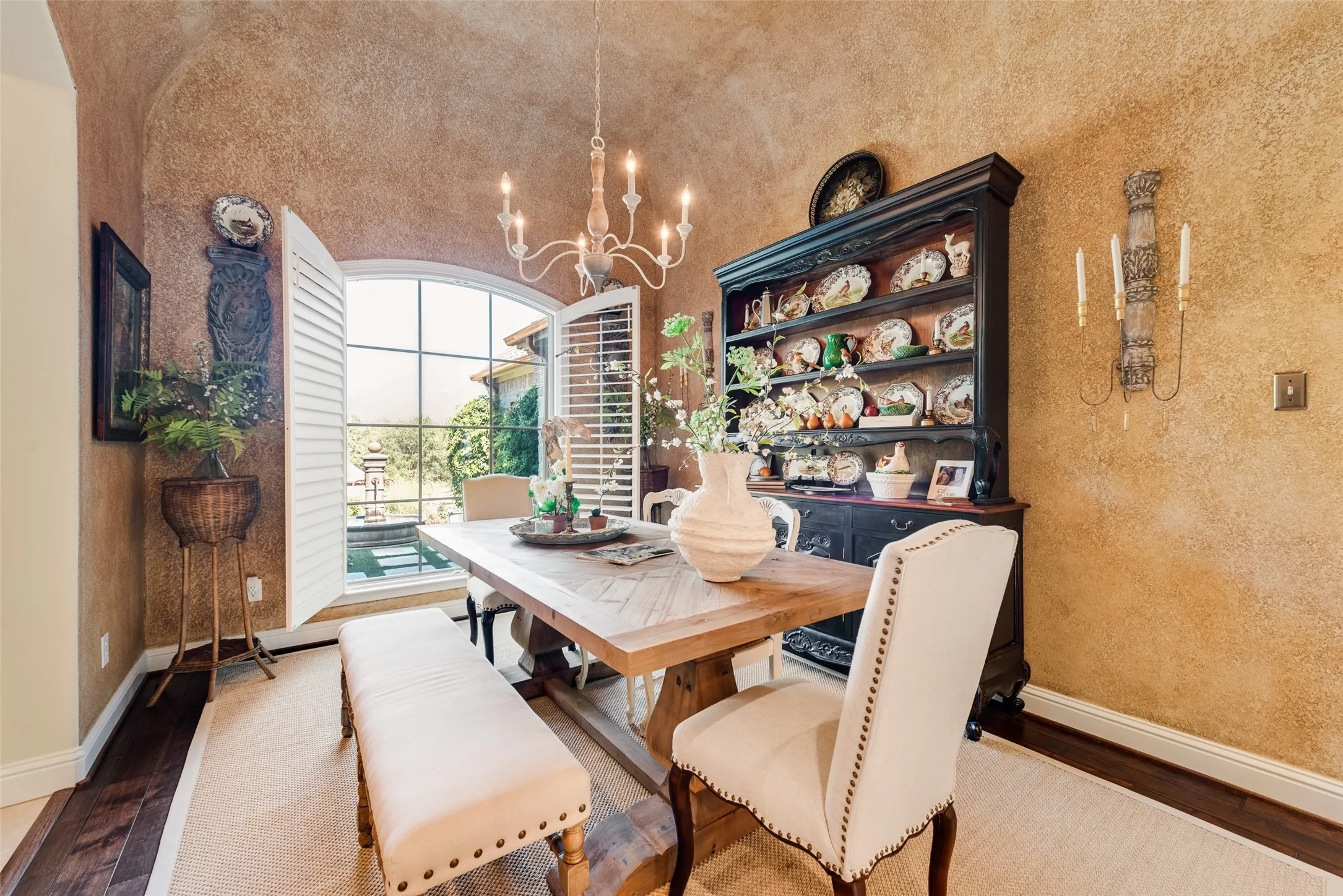 Single Family Residence For Sale in Parker County , 112 Trailview Lane, Weatherford, Texas 76088, 4 Bedroom, 4 Bathroom, 3 Garage spaces, 2,996 Sqft, built in 2008, mls#21376549, Real Estate Agent in Weatherford, Homes For Sale in Parker county, Homes For Sale in Weatherford, Realtor in Weatherford Texas, Real Estate Brokerage Independent Realty Texas, Luminita Cordes Realtor