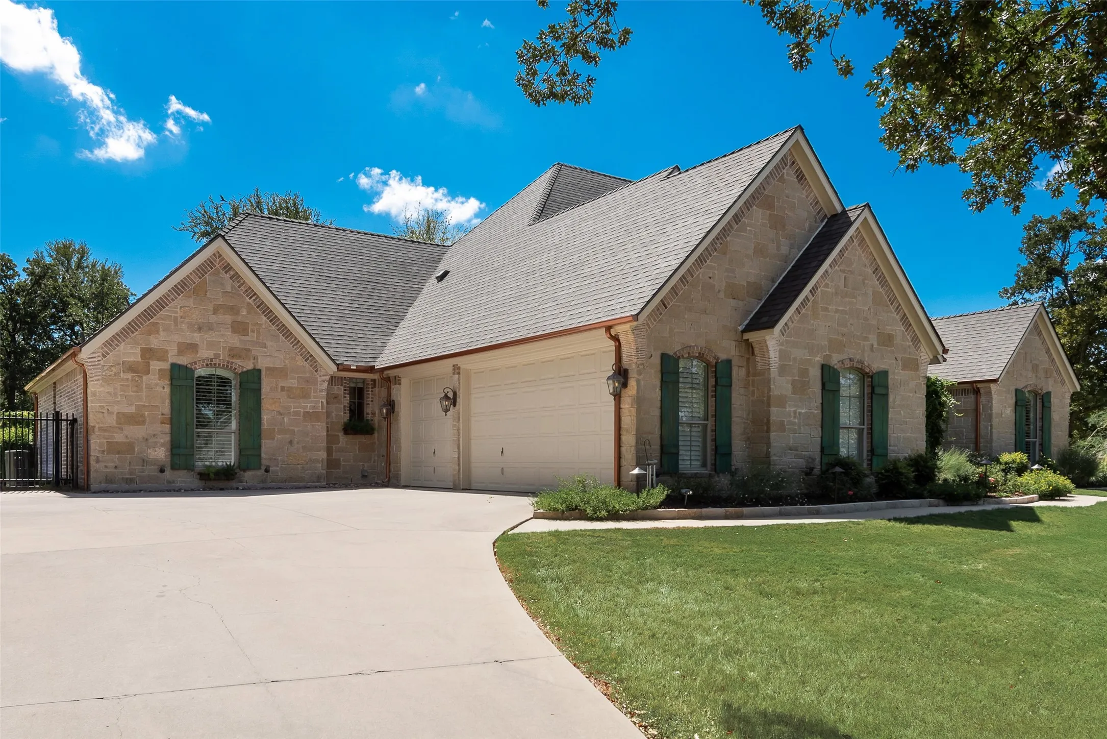 Single Family Residence For Sale in Parker County , 112 Trailview Lane, Weatherford, Texas 76088, 4 Bedroom, 4 Bathroom, 3 Garage spaces, 2,996 Sqft, built in 2008, mls#21376549, Real Estate Agent in Weatherford, Homes For Sale in Parker county, Homes For Sale in Weatherford, Realtor in Weatherford Texas, Real Estate Brokerage Independent Realty Texas, Luminita Cordes Realtor