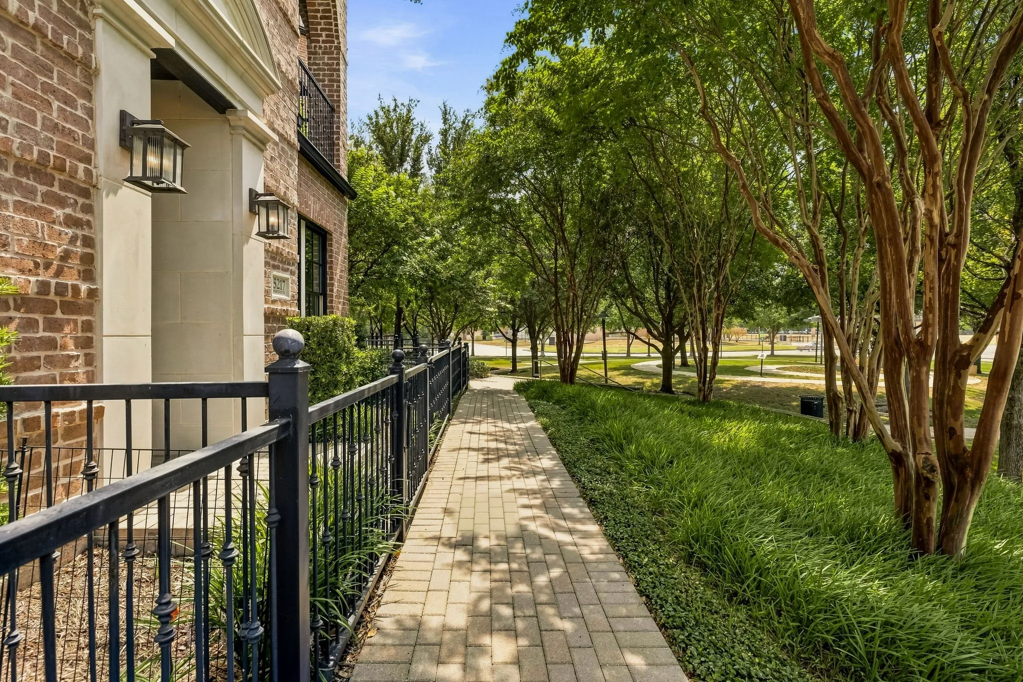 Townhouse For Sale in Dallas County , 5217 Baker Boulevard, Irving, Texas 75039, 3 Bedroom, 4 Bathroom, 2 Garage spaces, 2,453 Sqft, built in 2018, mls#21374274, Real Estate Agent in Irving, Homes For Sale in Dallas county, Homes For Sale in Irving, Realtor in Irving Texas, Real Estate Brokerage Independent Realty Texas, Luminita Cordes Realtor