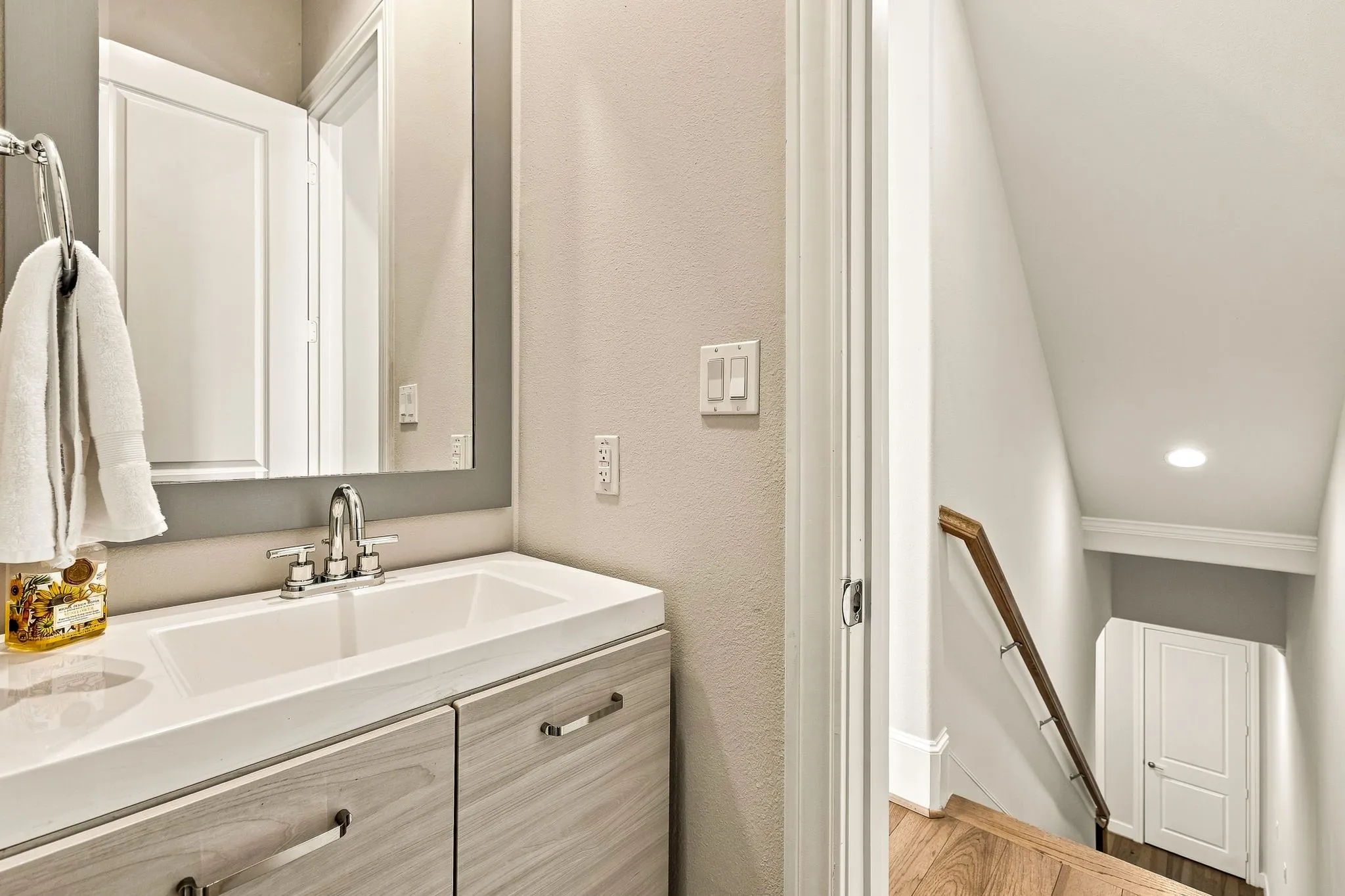 Townhouse For Sale in Dallas County , 5217 Baker Boulevard, Irving, Texas 75039, 3 Bedroom, 4 Bathroom, 2 Garage spaces, 2,453 Sqft, built in 2018, mls#21374274, Real Estate Agent in Irving, Homes For Sale in Dallas county, Homes For Sale in Irving, Realtor in Irving Texas, Real Estate Brokerage Independent Realty Texas, Luminita Cordes Realtor