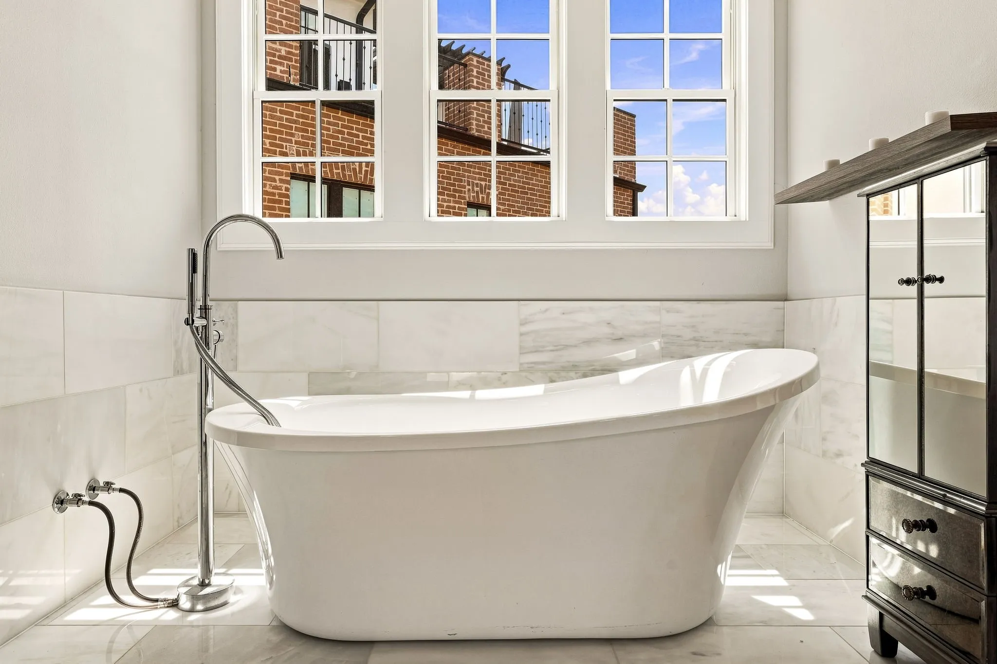Townhouse For Sale in Dallas County , 5217 Baker Boulevard, Irving, Texas 75039, 3 Bedroom, 4 Bathroom, 2 Garage spaces, 2,453 Sqft, built in 2018, mls#21374274, Real Estate Agent in Irving, Homes For Sale in Dallas county, Homes For Sale in Irving, Realtor in Irving Texas, Real Estate Brokerage Independent Realty Texas, Luminita Cordes Realtor