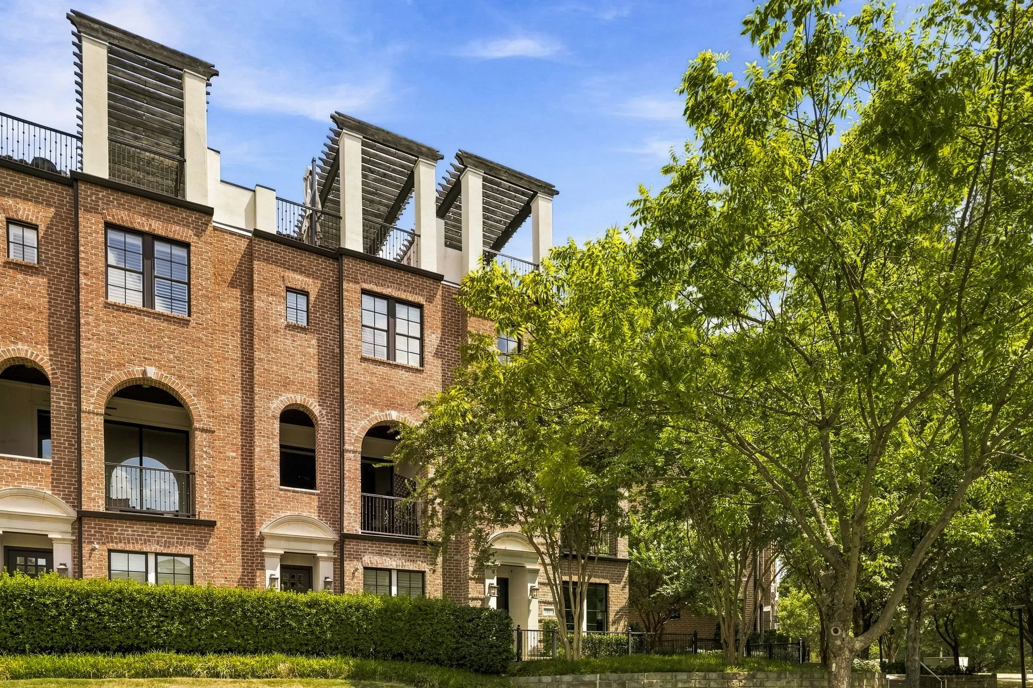 Townhouse For Sale in Dallas County , 5217 Baker Boulevard, Irving, Texas 75039, 3 Bedroom, 4 Bathroom, 2 Garage spaces, 2,453 Sqft, built in 2018, mls#21374274, Real Estate Agent in Irving, Homes For Sale in Dallas county, Homes For Sale in Irving, Realtor in Irving Texas, Real Estate Brokerage Independent Realty Texas, Luminita Cordes Realtor