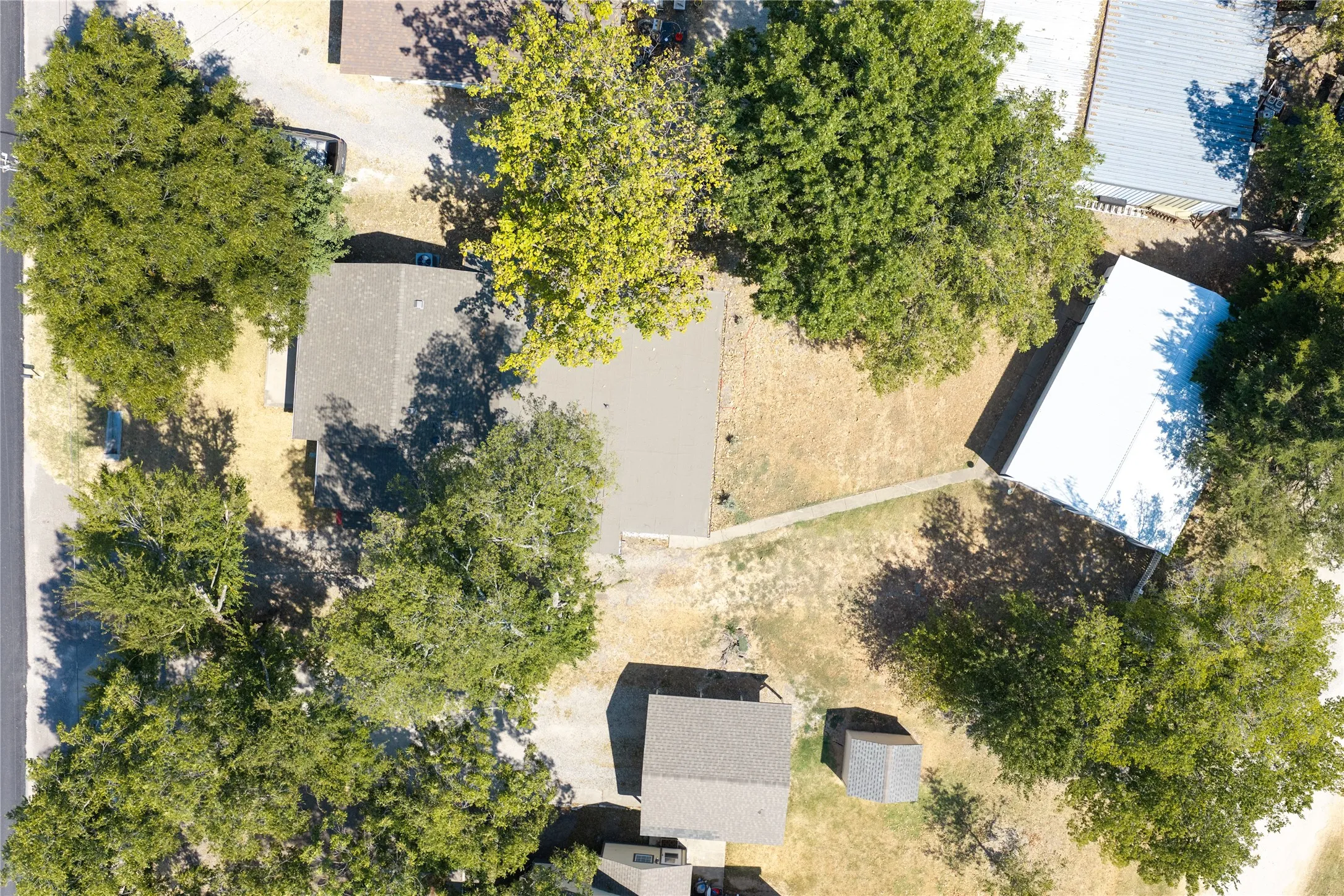 Single Family Residence For Sale in Collin County , 315 S Business Highway 78, Blue Ridge, Texas 75424, 3 Bedroom, 3 Bathroom, 2 Garage spaces, 1,680 Sqft, built in 1959, mls#21376358, Real Estate Agent in Blue Ridge, Homes For Sale in Collin county, Homes For Sale in Blue Ridge, Realtor in Blue Ridge Texas, Real Estate Brokerage Independent Realty Texas, Luminita Cordes Realtor