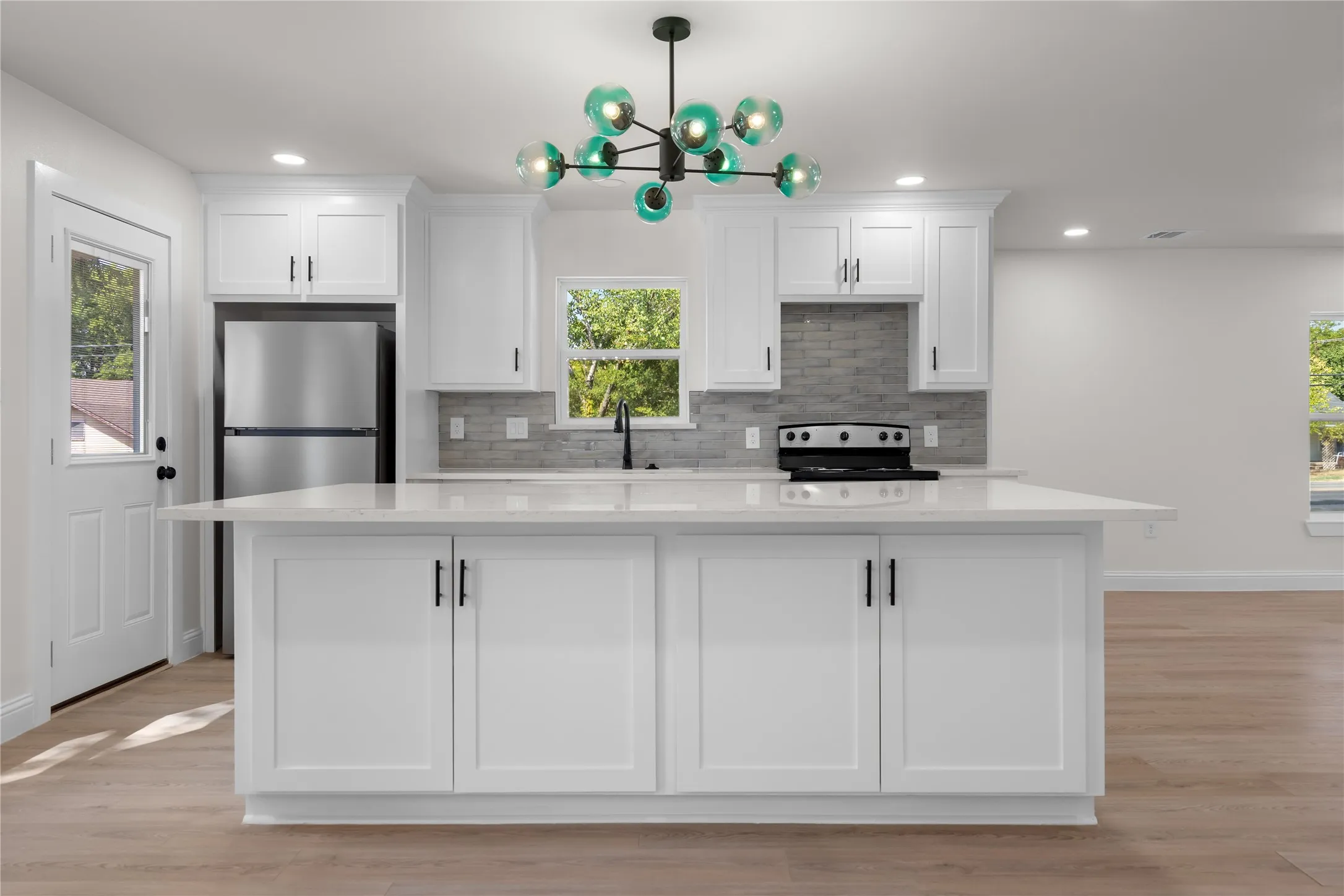 Single Family Residence For Sale in Collin County , 315 S Business Highway 78, Blue Ridge, Texas 75424, 3 Bedroom, 3 Bathroom, 2 Garage spaces, 1,680 Sqft, built in 1959, mls#21376358, Real Estate Agent in Blue Ridge, Homes For Sale in Collin county, Homes For Sale in Blue Ridge, Realtor in Blue Ridge Texas, Real Estate Brokerage Independent Realty Texas, Luminita Cordes Realtor