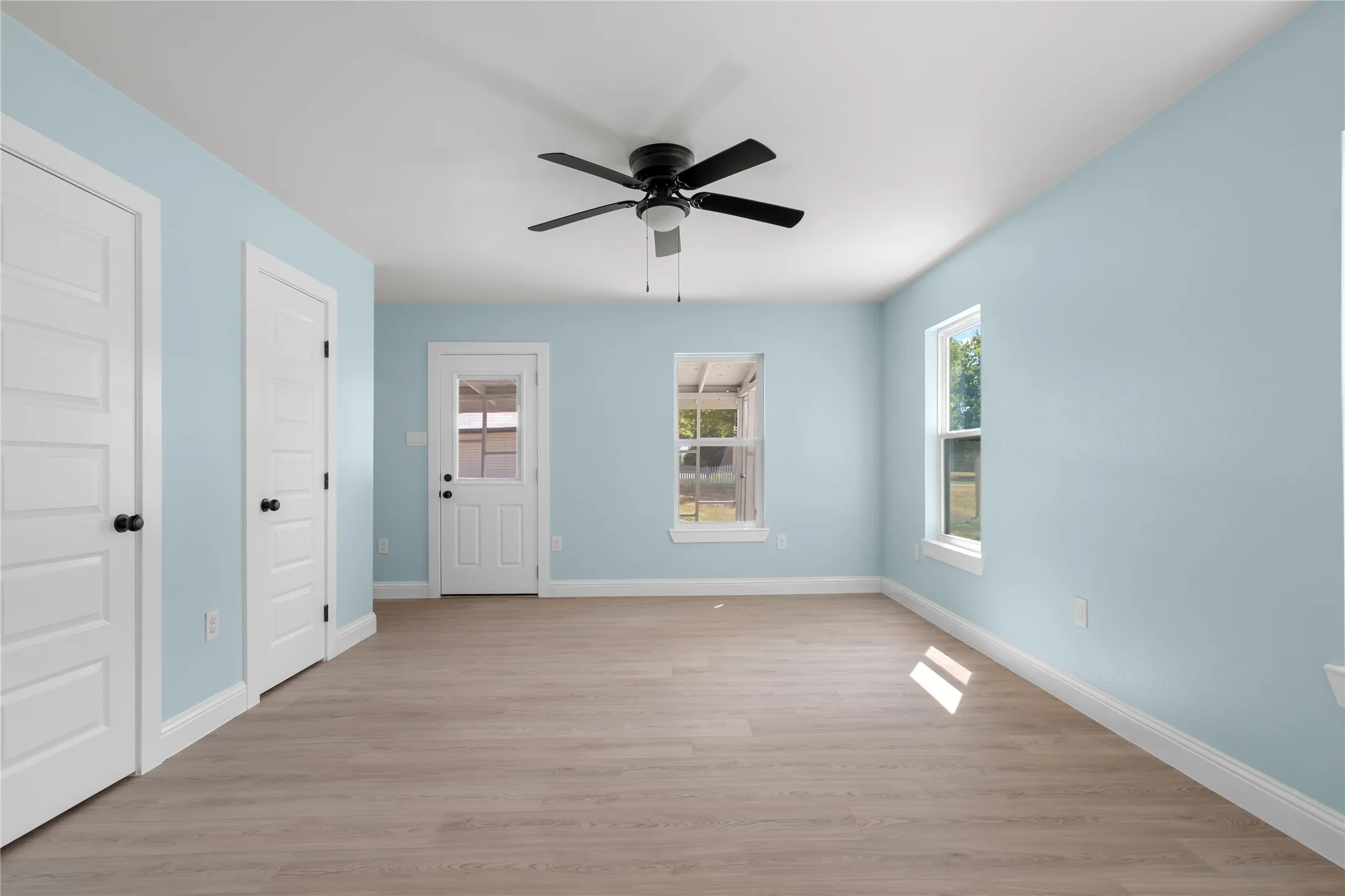 Single Family Residence For Sale in Collin County , 315 S Business Highway 78, Blue Ridge, Texas 75424, 3 Bedroom, 3 Bathroom, 2 Garage spaces, 1,680 Sqft, built in 1959, mls#21376358, Real Estate Agent in Blue Ridge, Homes For Sale in Collin county, Homes For Sale in Blue Ridge, Realtor in Blue Ridge Texas, Real Estate Brokerage Independent Realty Texas, Luminita Cordes Realtor