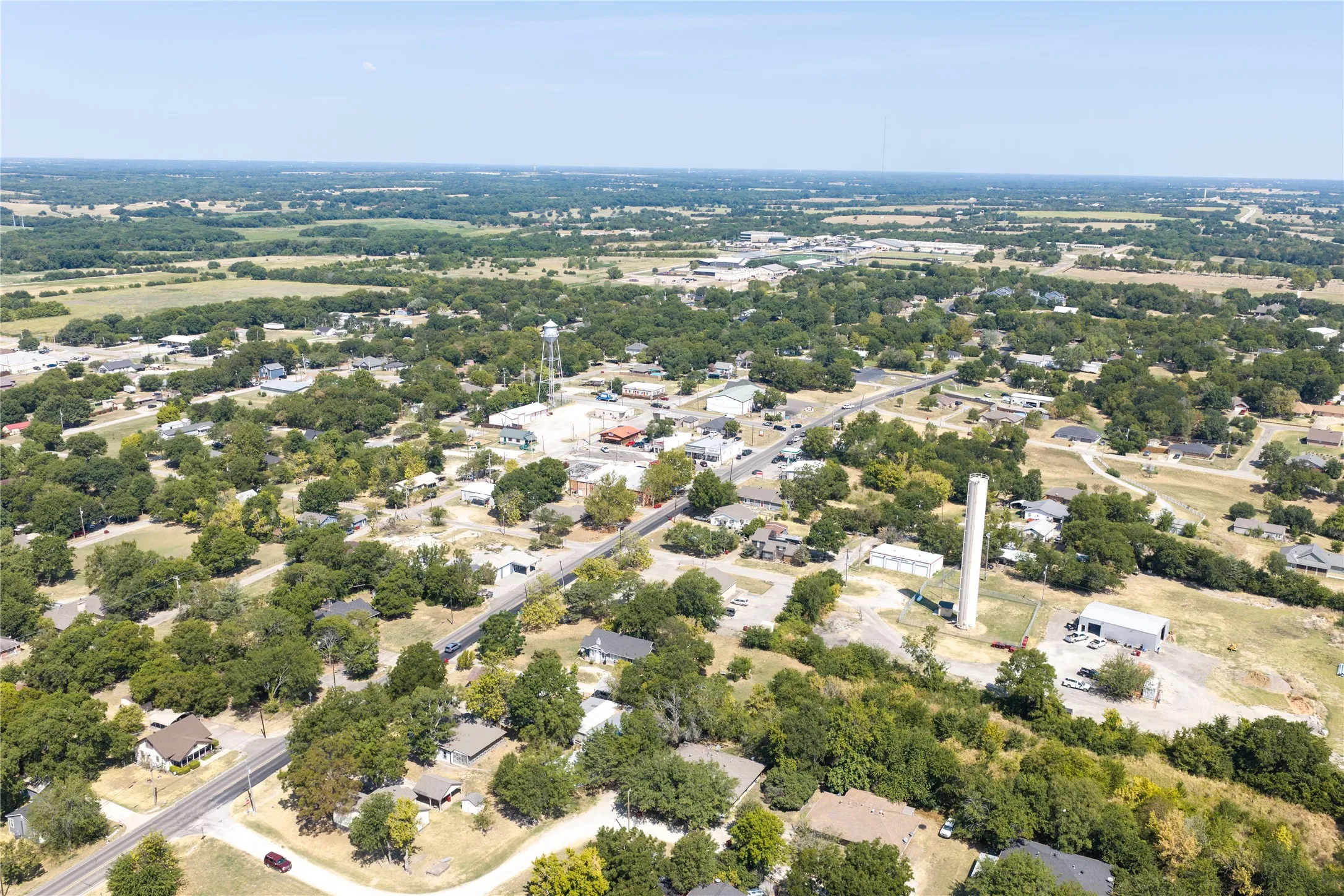 Single Family Residence For Sale in Collin County , 315 S Business Highway 78, Blue Ridge, Texas 75424, 3 Bedroom, 3 Bathroom, 2 Garage spaces, 1,680 Sqft, built in 1959, mls#21376358, Real Estate Agent in Blue Ridge, Homes For Sale in Collin county, Homes For Sale in Blue Ridge, Realtor in Blue Ridge Texas, Real Estate Brokerage Independent Realty Texas, Luminita Cordes Realtor