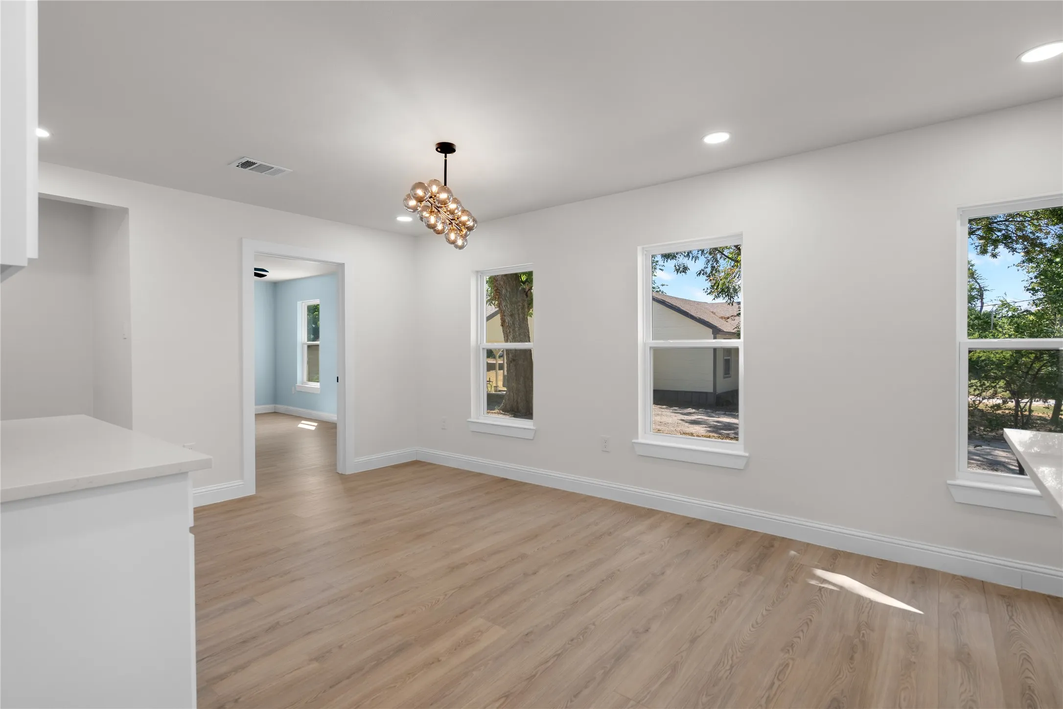 Single Family Residence For Sale in Collin County , 315 S Business Highway 78, Blue Ridge, Texas 75424, 3 Bedroom, 3 Bathroom, 2 Garage spaces, 1,680 Sqft, built in 1959, mls#21376358, Real Estate Agent in Blue Ridge, Homes For Sale in Collin county, Homes For Sale in Blue Ridge, Realtor in Blue Ridge Texas, Real Estate Brokerage Independent Realty Texas, Luminita Cordes Realtor