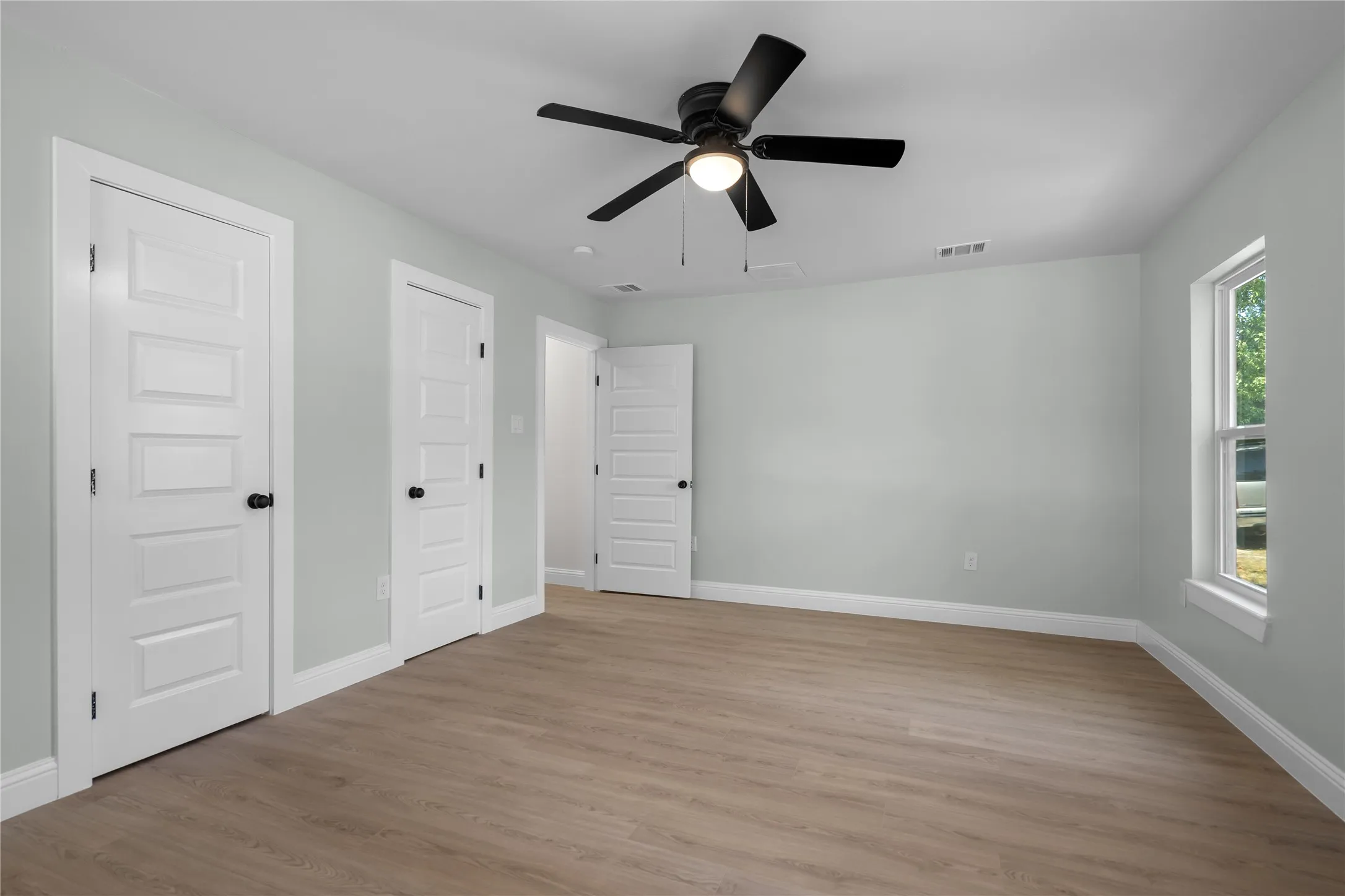 Single Family Residence For Sale in Collin County , 315 S Business Highway 78, Blue Ridge, Texas 75424, 3 Bedroom, 3 Bathroom, 2 Garage spaces, 1,680 Sqft, built in 1959, mls#21376358, Real Estate Agent in Blue Ridge, Homes For Sale in Collin county, Homes For Sale in Blue Ridge, Realtor in Blue Ridge Texas, Real Estate Brokerage Independent Realty Texas, Luminita Cordes Realtor