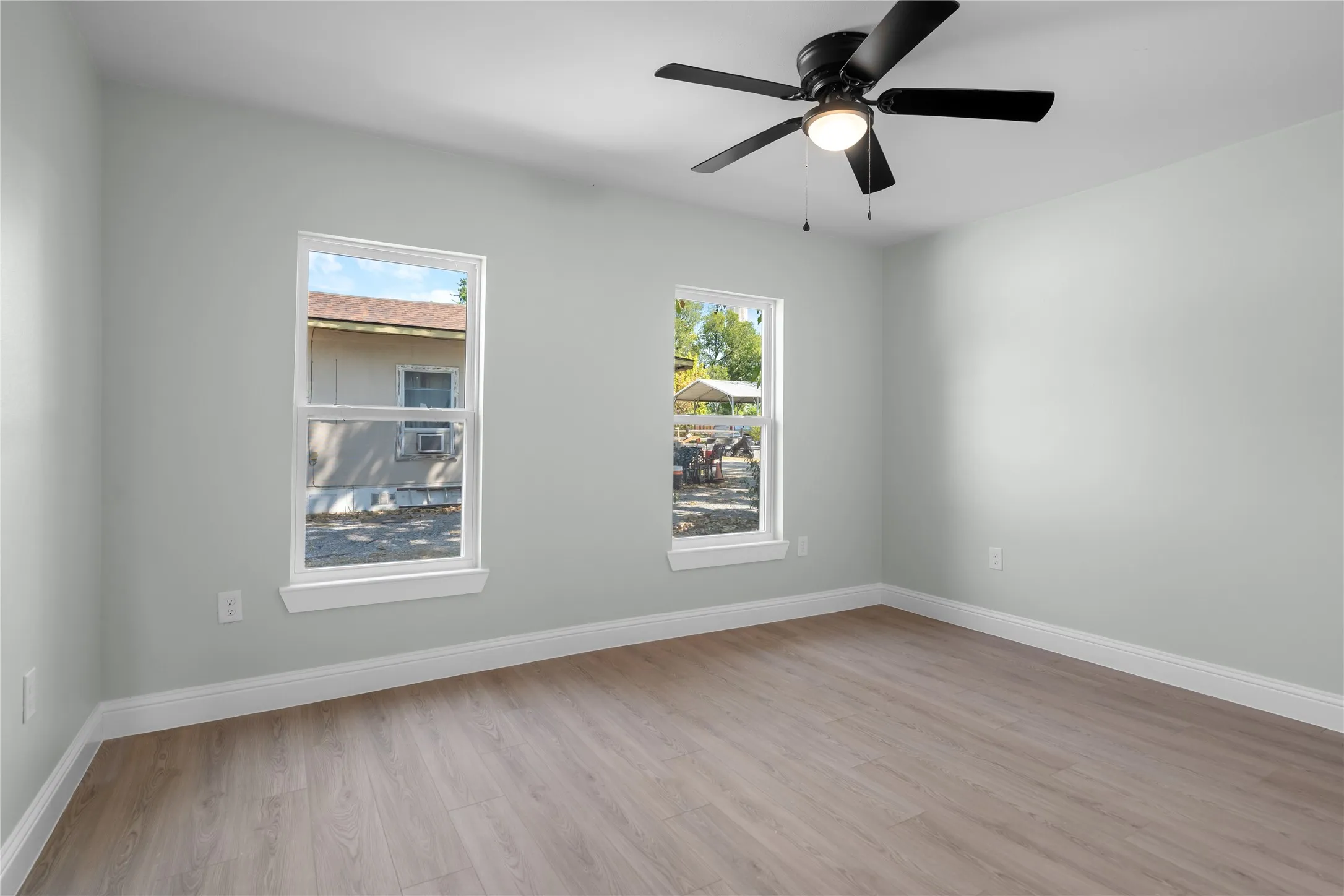 Single Family Residence For Sale in Collin County , 315 S Business Highway 78, Blue Ridge, Texas 75424, 3 Bedroom, 3 Bathroom, 2 Garage spaces, 1,680 Sqft, built in 1959, mls#21376358, Real Estate Agent in Blue Ridge, Homes For Sale in Collin county, Homes For Sale in Blue Ridge, Realtor in Blue Ridge Texas, Real Estate Brokerage Independent Realty Texas, Luminita Cordes Realtor