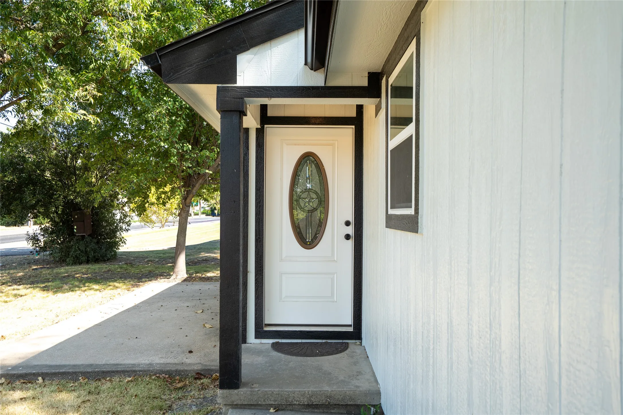 Single Family Residence For Sale in Collin County , 315 S Business Highway 78, Blue Ridge, Texas 75424, 3 Bedroom, 3 Bathroom, 2 Garage spaces, 1,680 Sqft, built in 1959, mls#21376358, Real Estate Agent in Blue Ridge, Homes For Sale in Collin county, Homes For Sale in Blue Ridge, Realtor in Blue Ridge Texas, Real Estate Brokerage Independent Realty Texas, Luminita Cordes Realtor