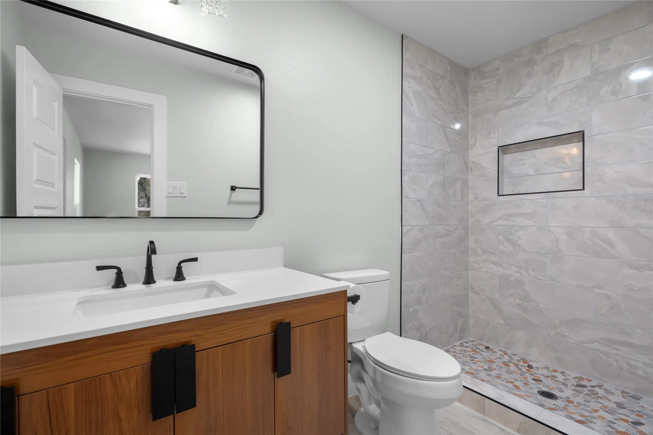 Single Family Residence For Sale in Collin County , 315 S Business Highway 78, Blue Ridge, Texas 75424, 3 Bedroom, 3 Bathroom, 2 Garage spaces, 1,680 Sqft, built in 1959, mls#21376358, Real Estate Agent in Blue Ridge, Homes For Sale in Collin county, Homes For Sale in Blue Ridge, Realtor in Blue Ridge Texas, Real Estate Brokerage Independent Realty Texas, Luminita Cordes Realtor