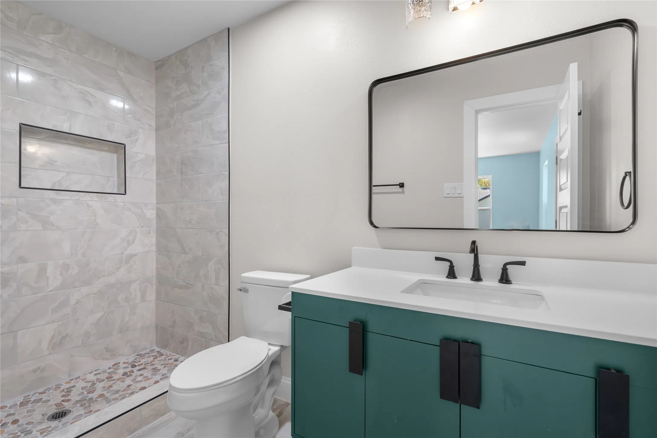 Single Family Residence For Sale in Collin County , 315 S Business Highway 78, Blue Ridge, Texas 75424, 3 Bedroom, 3 Bathroom, 2 Garage spaces, 1,680 Sqft, built in 1959, mls#21376358, Real Estate Agent in Blue Ridge, Homes For Sale in Collin county, Homes For Sale in Blue Ridge, Realtor in Blue Ridge Texas, Real Estate Brokerage Independent Realty Texas, Luminita Cordes Realtor