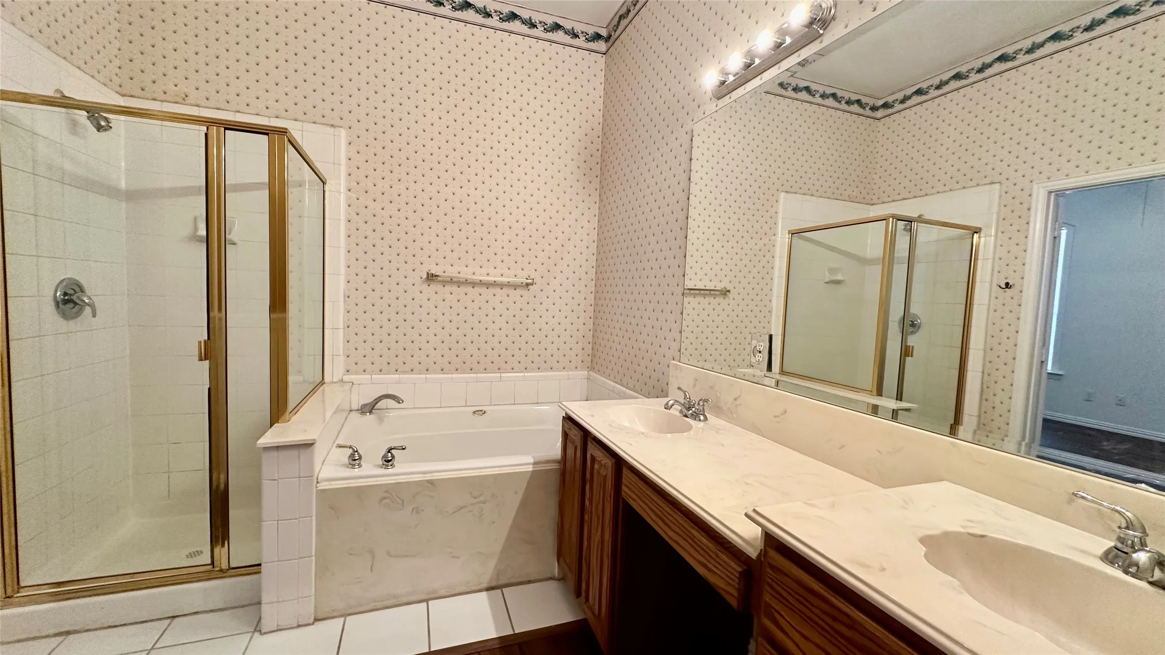 Single Family Residence For Rent in Denton County , 808 Pinnacle Circle, Lewisville, Texas 75077, 3 Bedroom, 2 Bathroom, 2 Garage spaces, 1,730 Sqft, built in 1996, mls#21376551, Real Estate Agent in Lewisville, Homes For Rent in Denton county, Homes For Rent in Lewisville, Realtor in Lewisville Texas, Real Estate Brokerage Independent Realty Texas, Luminita Cordes Realtor