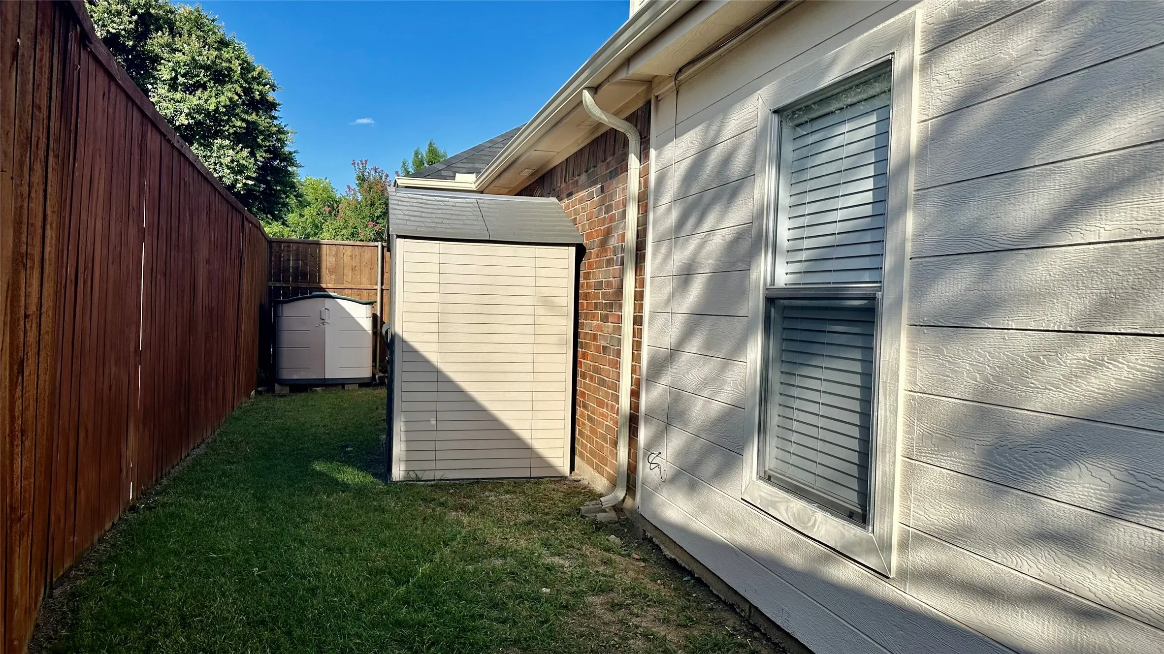 Single Family Residence For Rent in Denton County , 808 Pinnacle Circle, Lewisville, Texas 75077, 3 Bedroom, 2 Bathroom, 2 Garage spaces, 1,730 Sqft, built in 1996, mls#21376551, Real Estate Agent in Lewisville, Homes For Rent in Denton county, Homes For Rent in Lewisville, Realtor in Lewisville Texas, Real Estate Brokerage Independent Realty Texas, Luminita Cordes Realtor