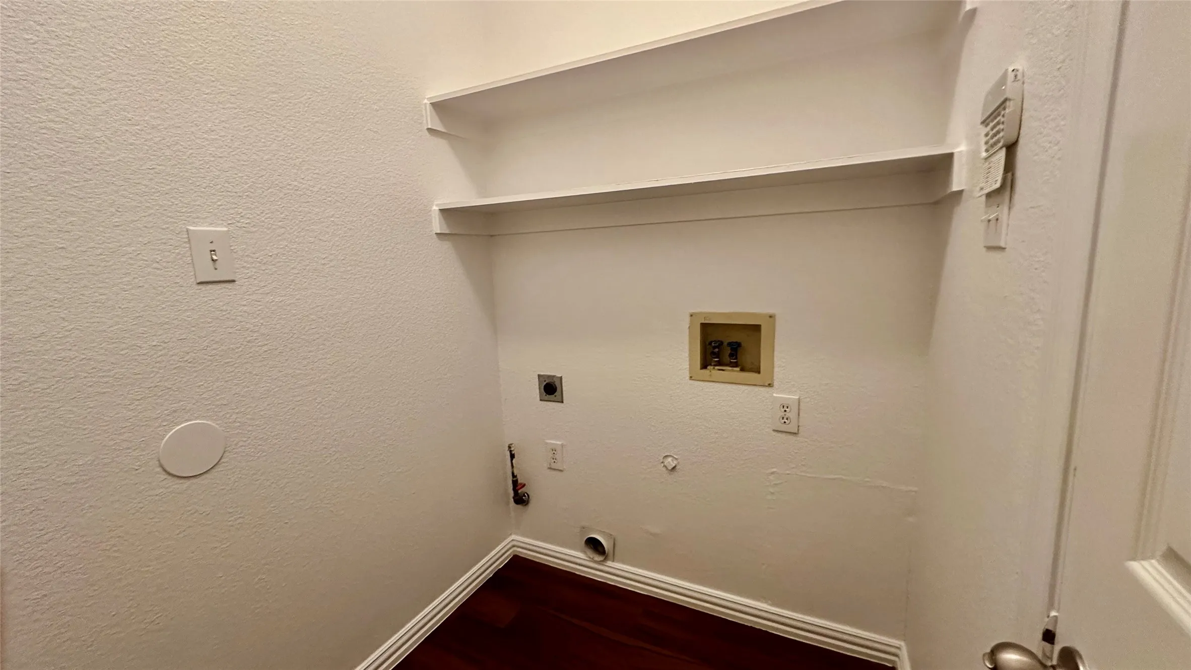 Single Family Residence For Rent in Denton County , 808 Pinnacle Circle, Lewisville, Texas 75077, 3 Bedroom, 2 Bathroom, 2 Garage spaces, 1,730 Sqft, built in 1996, mls#21376551, Real Estate Agent in Lewisville, Homes For Rent in Denton county, Homes For Rent in Lewisville, Realtor in Lewisville Texas, Real Estate Brokerage Independent Realty Texas, Luminita Cordes Realtor
