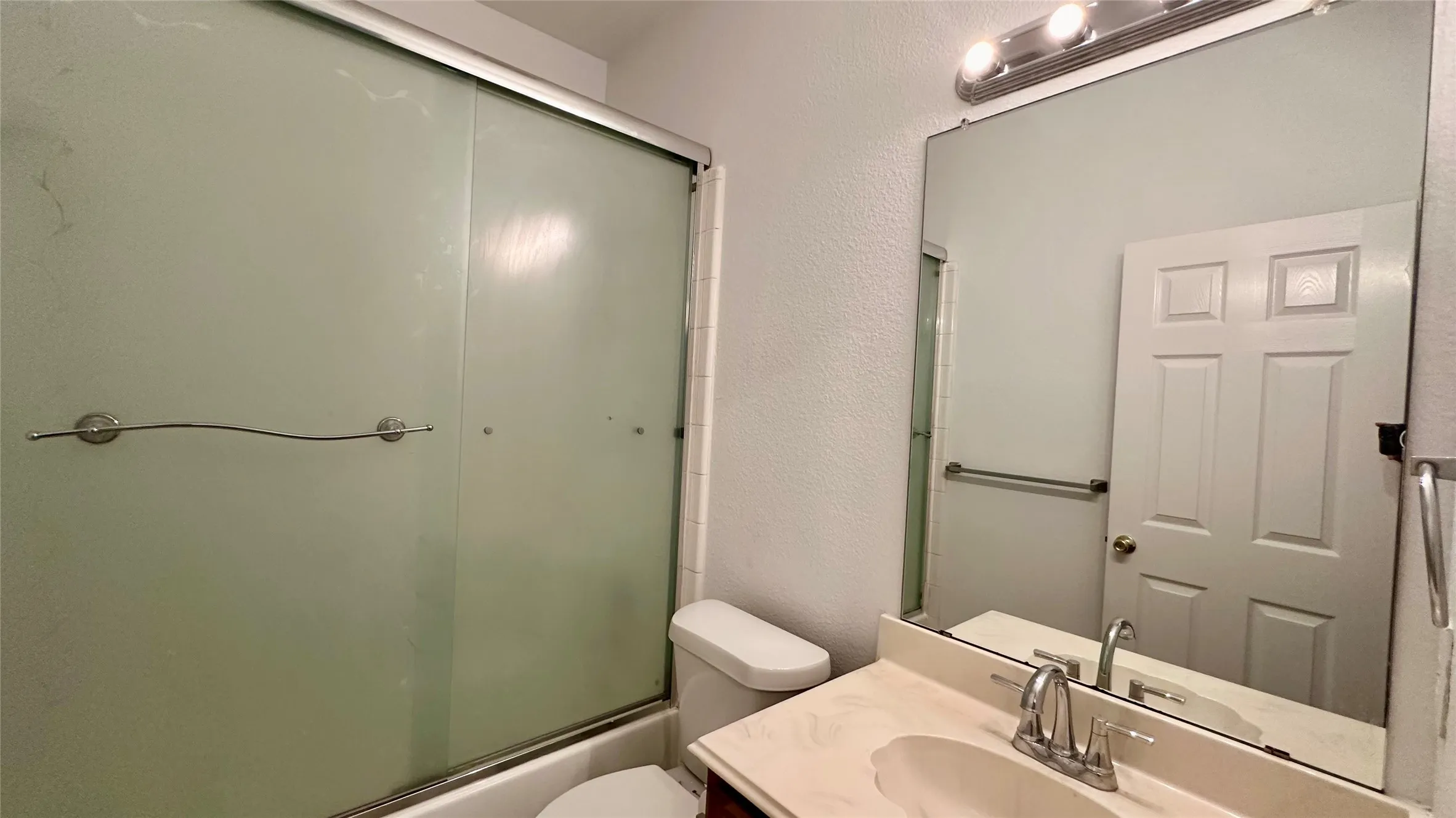 Single Family Residence For Rent in Denton County , 808 Pinnacle Circle, Lewisville, Texas 75077, 3 Bedroom, 2 Bathroom, 2 Garage spaces, 1,730 Sqft, built in 1996, mls#21376551, Real Estate Agent in Lewisville, Homes For Rent in Denton county, Homes For Rent in Lewisville, Realtor in Lewisville Texas, Real Estate Brokerage Independent Realty Texas, Luminita Cordes Realtor