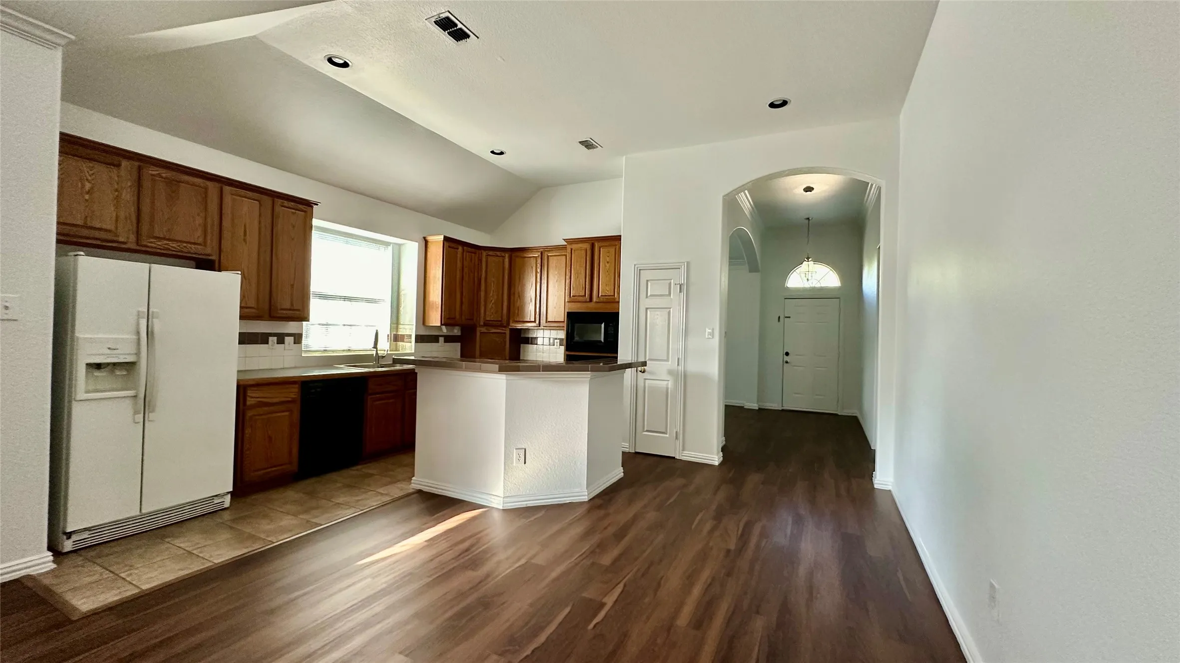Single Family Residence For Rent in Denton County , 808 Pinnacle Circle, Lewisville, Texas 75077, 3 Bedroom, 2 Bathroom, 2 Garage spaces, 1,730 Sqft, built in 1996, mls#21376551, Real Estate Agent in Lewisville, Homes For Rent in Denton county, Homes For Rent in Lewisville, Realtor in Lewisville Texas, Real Estate Brokerage Independent Realty Texas, Luminita Cordes Realtor