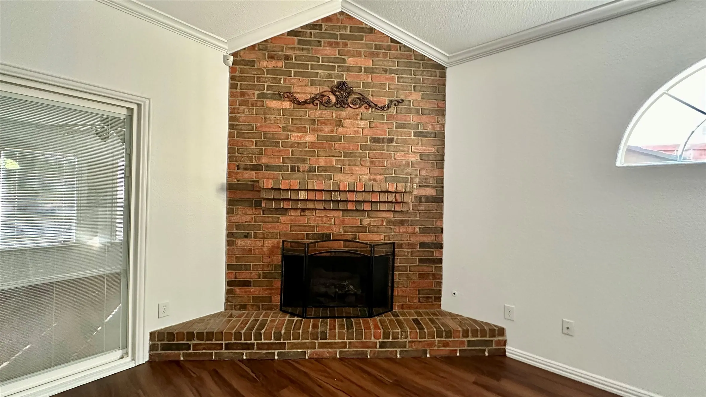 Single Family Residence For Rent in Denton County , 808 Pinnacle Circle, Lewisville, Texas 75077, 3 Bedroom, 2 Bathroom, 2 Garage spaces, 1,730 Sqft, built in 1996, mls#21376551, Real Estate Agent in Lewisville, Homes For Rent in Denton county, Homes For Rent in Lewisville, Realtor in Lewisville Texas, Real Estate Brokerage Independent Realty Texas, Luminita Cordes Realtor