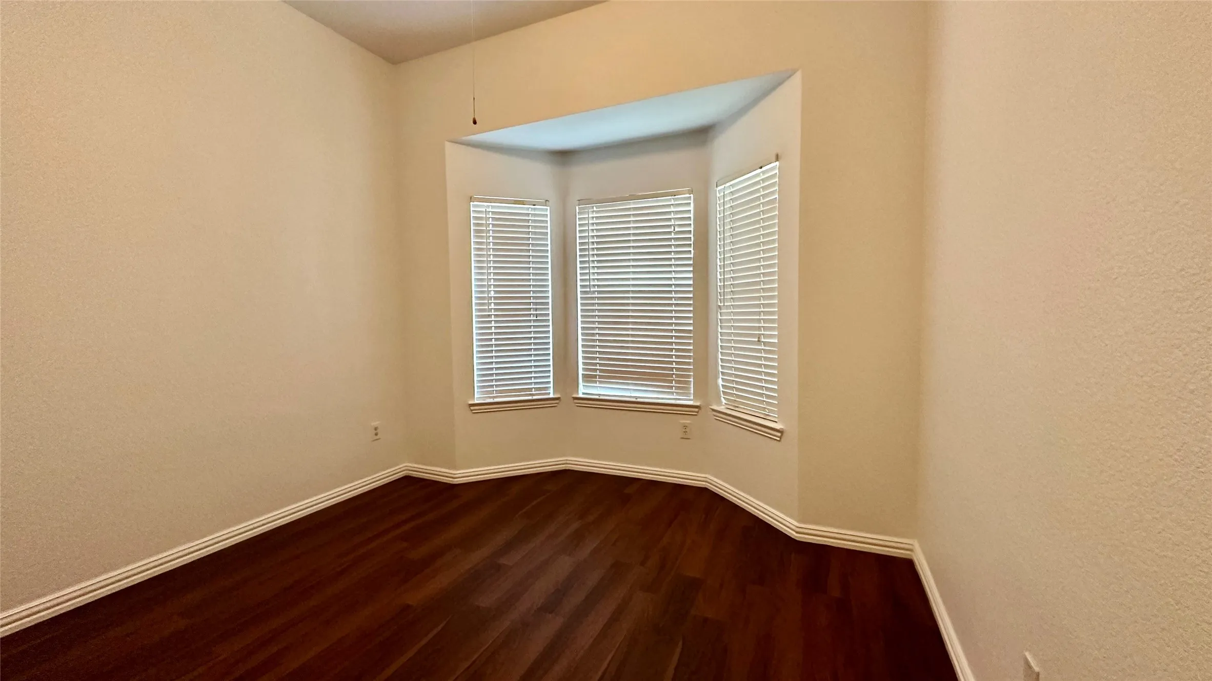 Single Family Residence For Rent in Denton County , 808 Pinnacle Circle, Lewisville, Texas 75077, 3 Bedroom, 2 Bathroom, 2 Garage spaces, 1,730 Sqft, built in 1996, mls#21376551, Real Estate Agent in Lewisville, Homes For Rent in Denton county, Homes For Rent in Lewisville, Realtor in Lewisville Texas, Real Estate Brokerage Independent Realty Texas, Luminita Cordes Realtor