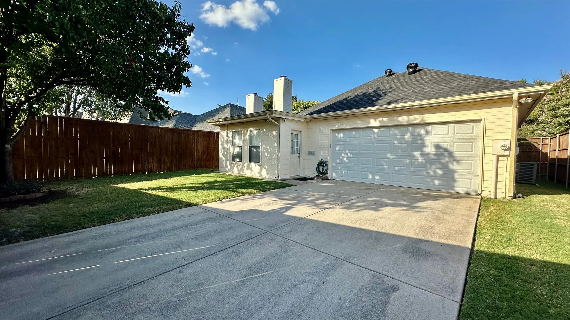 Single Family Residence For Rent in Denton County , 808 Pinnacle Circle, Lewisville, Texas 75077, 3 Bedroom, 2 Bathroom, 2 Garage spaces, 1,730 Sqft, built in 1996, mls#21376551, Real Estate Agent in Lewisville, Homes For Rent in Denton county, Homes For Rent in Lewisville, Realtor in Lewisville Texas, Real Estate Brokerage Independent Realty Texas, Luminita Cordes Realtor