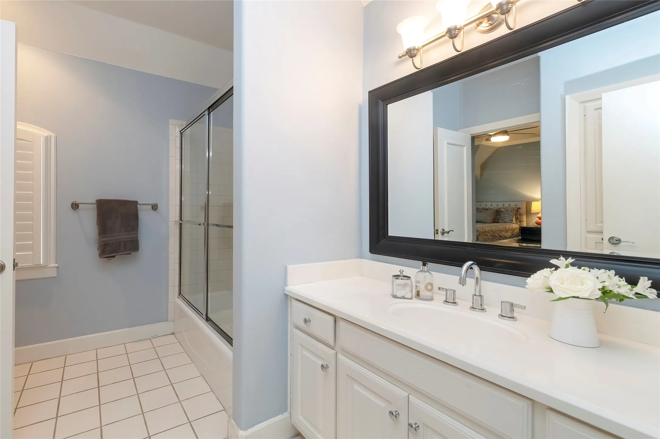 Ensuite bath to bedroom 3