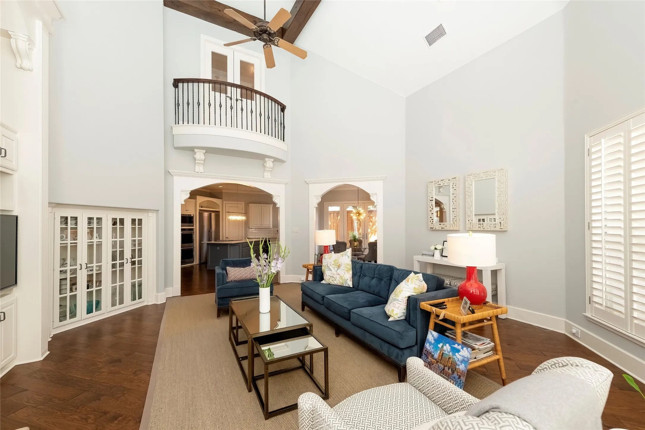 20 foot Family Room with ceiling fan