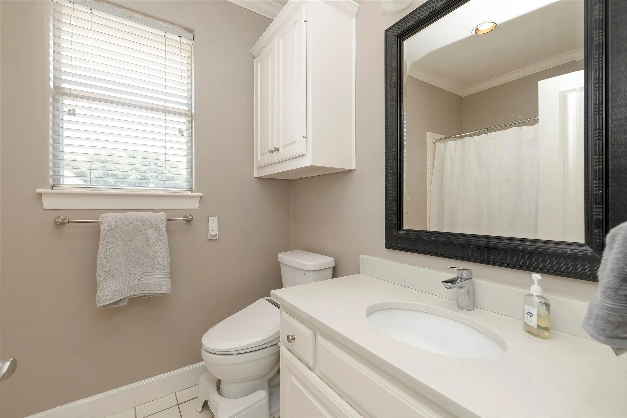 Ensuite bath to Bedroom 4
