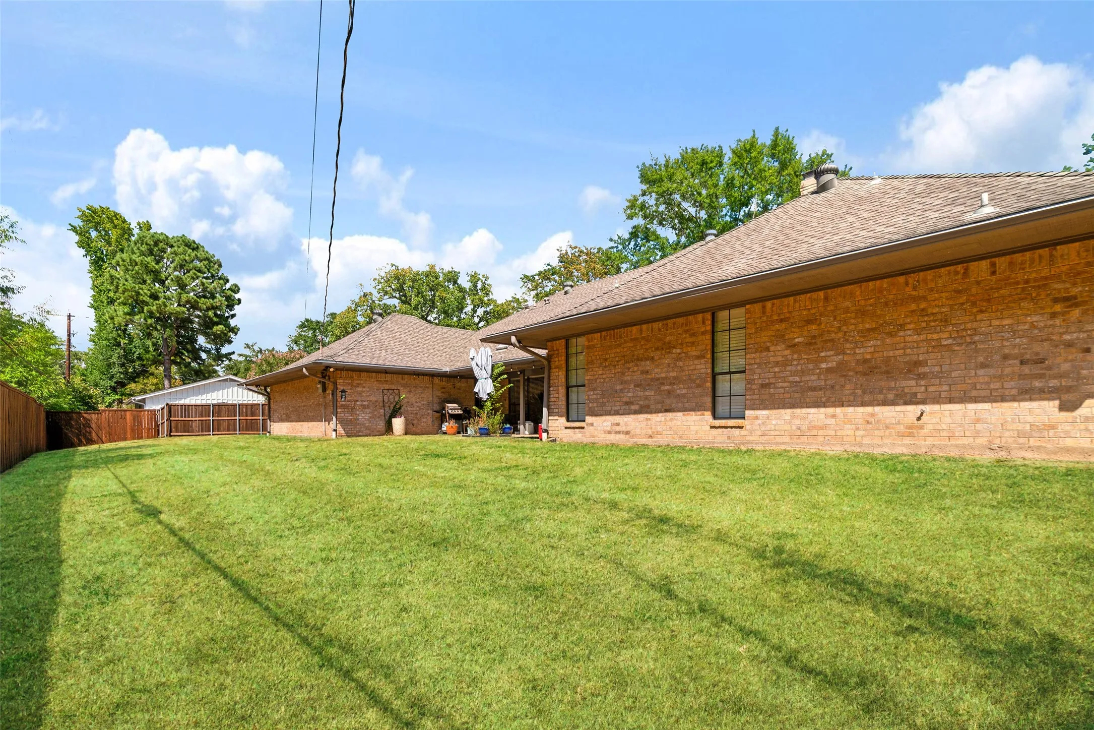 Single Family Residence For Sale in Lamar County , 480 SE 31st Street SE, Paris, Texas 75460, 5 Bedroom, 4 Bathroom, 2 Garage spaces, 3,276 Sqft, built in 0, mls#21374067, Real Estate Agent in Paris, Homes For Sale in Lamar county, Homes For Sale in Paris, Realtor in Paris Texas, Real Estate Brokerage Independent Realty Texas, Luminita Cordes Realtor