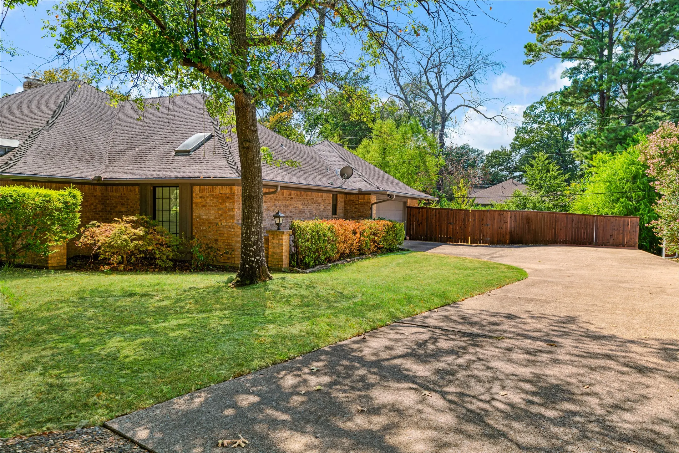 Single Family Residence For Sale in Lamar County , 480 SE 31st Street SE, Paris, Texas 75460, 5 Bedroom, 4 Bathroom, 2 Garage spaces, 3,276 Sqft, built in 0, mls#21374067, Real Estate Agent in Paris, Homes For Sale in Lamar county, Homes For Sale in Paris, Realtor in Paris Texas, Real Estate Brokerage Independent Realty Texas, Luminita Cordes Realtor