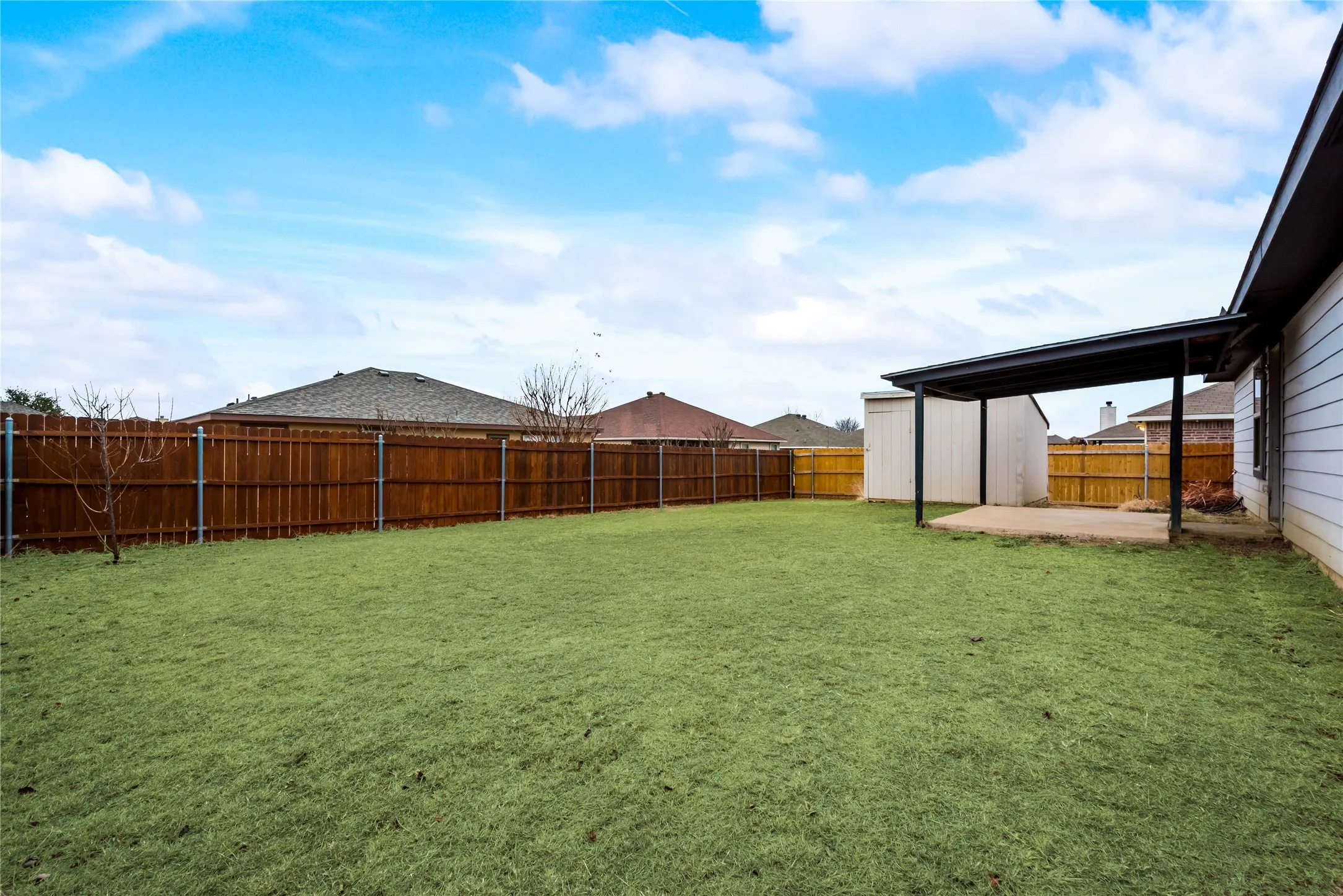 Single Family Residence For Rent in Johnson County , 2613 Castle Pines Drive, Burleson, Texas 76028, 3 Bedroom, 2 Bathroom, 2 Garage spaces, 1,215 Sqft, built in 2008, mls#21376560, Real Estate Agent in Burleson, Homes For Rent in Johnson county, Homes For Rent in Burleson, Realtor in Burleson Texas, Real Estate Brokerage Independent Realty Texas, Luminita Cordes Realtor
