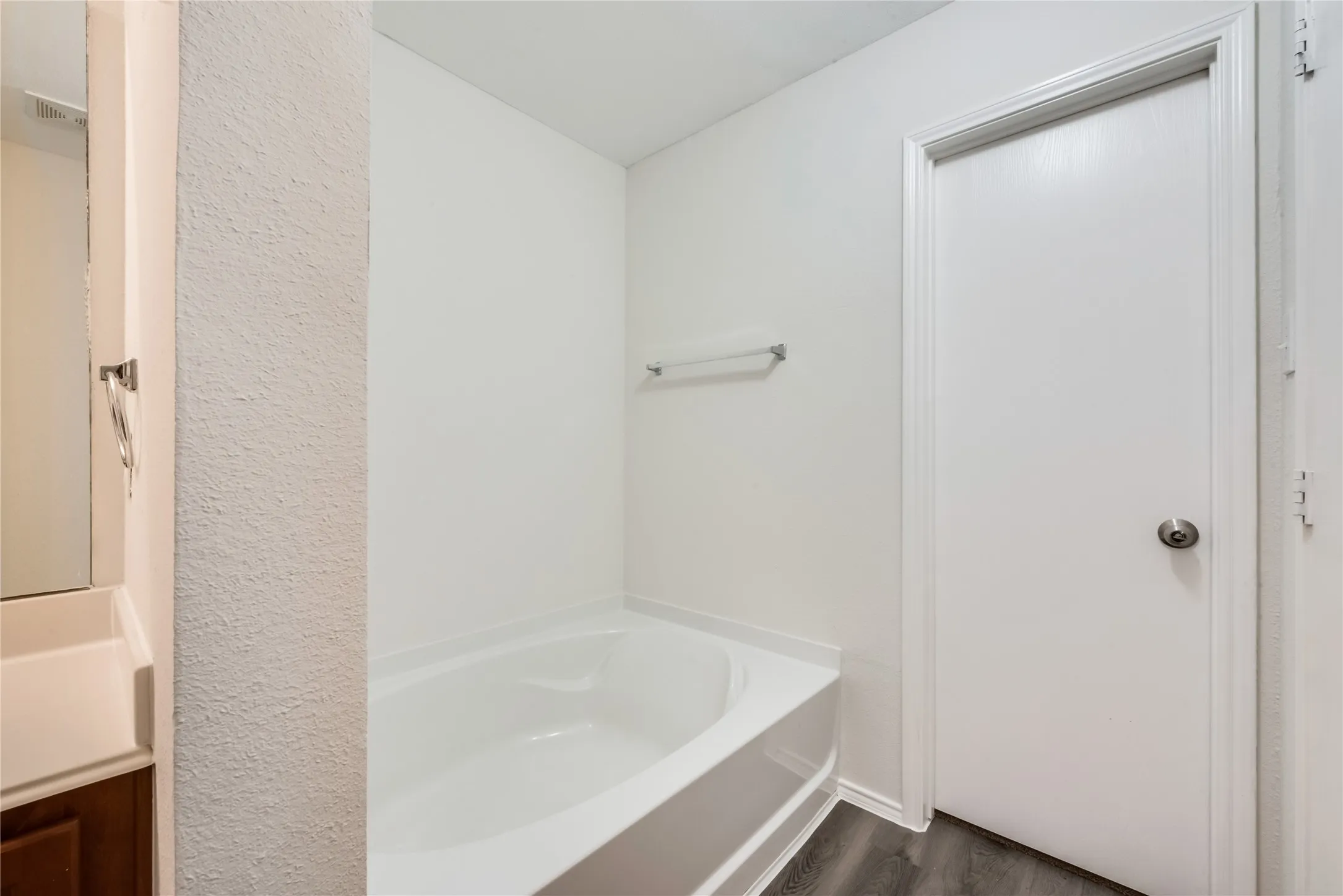 Single Family Residence For Rent in Johnson County , 2613 Castle Pines Drive, Burleson, Texas 76028, 3 Bedroom, 2 Bathroom, 2 Garage spaces, 1,215 Sqft, built in 2008, mls#21376560, Real Estate Agent in Burleson, Homes For Rent in Johnson county, Homes For Rent in Burleson, Realtor in Burleson Texas, Real Estate Brokerage Independent Realty Texas, Luminita Cordes Realtor