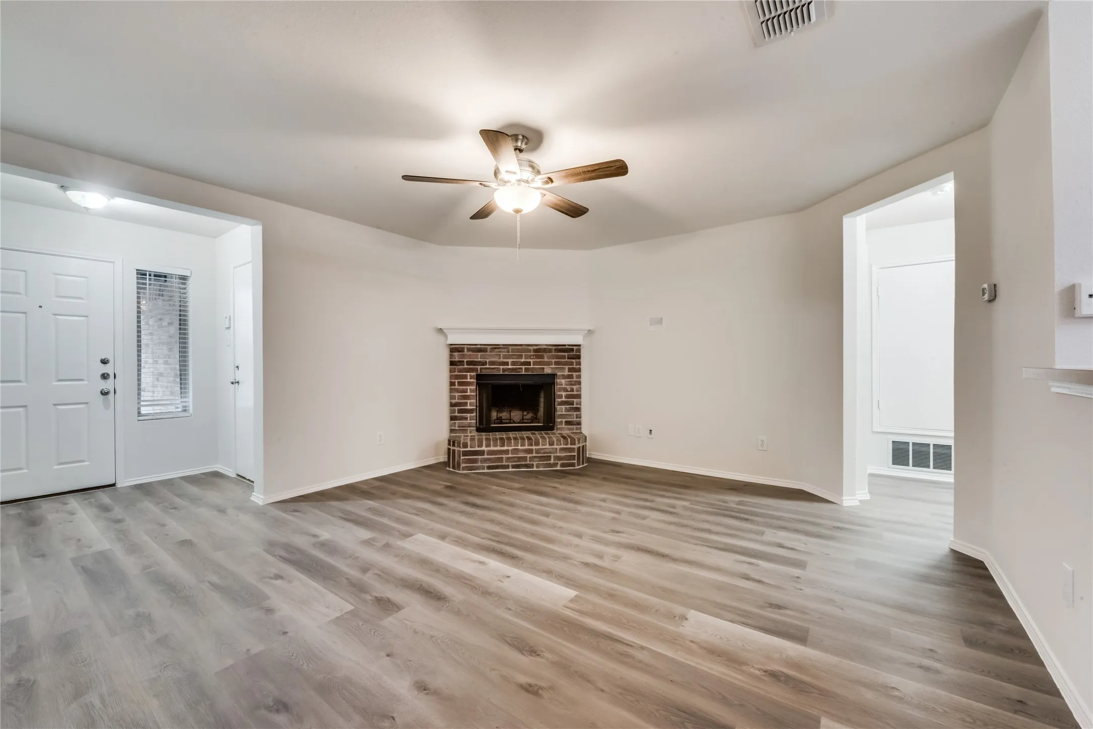 Single Family Residence For Rent in Johnson County , 2613 Castle Pines Drive, Burleson, Texas 76028, 3 Bedroom, 2 Bathroom, 2 Garage spaces, 1,215 Sqft, built in 2008, mls#21376560, Real Estate Agent in Burleson, Homes For Rent in Johnson county, Homes For Rent in Burleson, Realtor in Burleson Texas, Real Estate Brokerage Independent Realty Texas, Luminita Cordes Realtor