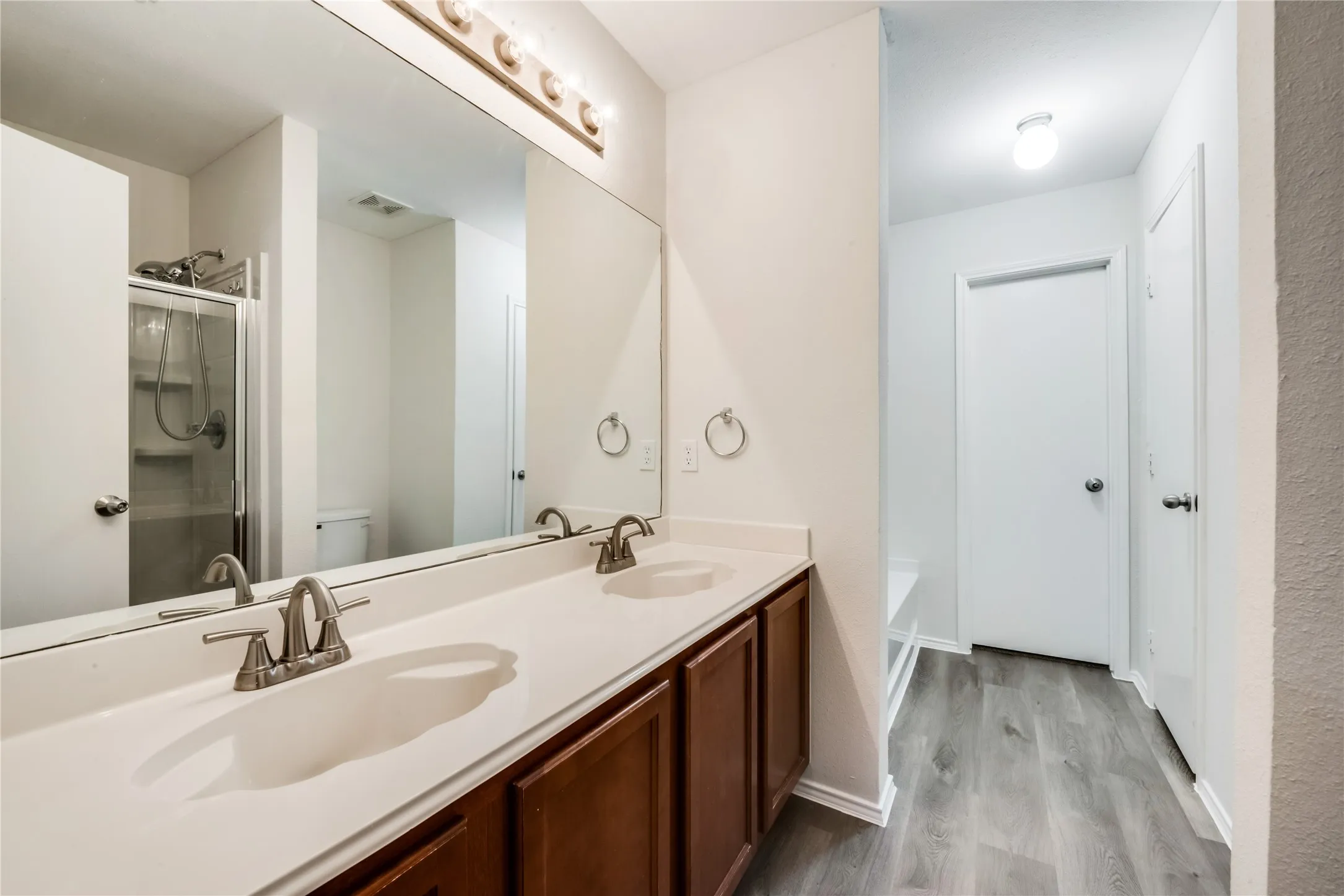 Single Family Residence For Rent in Johnson County , 2613 Castle Pines Drive, Burleson, Texas 76028, 3 Bedroom, 2 Bathroom, 2 Garage spaces, 1,215 Sqft, built in 2008, mls#21376560, Real Estate Agent in Burleson, Homes For Rent in Johnson county, Homes For Rent in Burleson, Realtor in Burleson Texas, Real Estate Brokerage Independent Realty Texas, Luminita Cordes Realtor