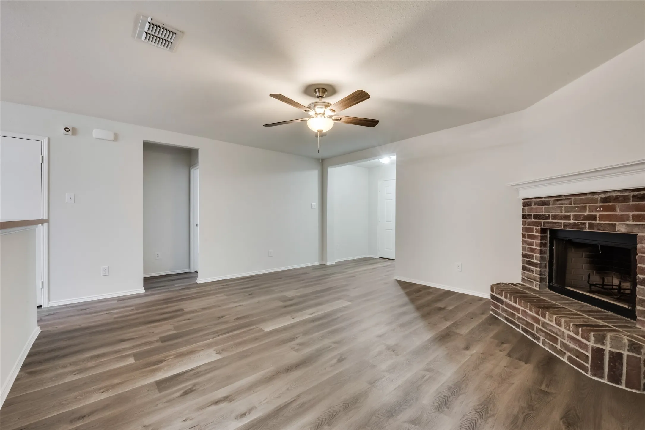 Single Family Residence For Rent in Johnson County , 2613 Castle Pines Drive, Burleson, Texas 76028, 3 Bedroom, 2 Bathroom, 2 Garage spaces, 1,215 Sqft, built in 2008, mls#21376560, Real Estate Agent in Burleson, Homes For Rent in Johnson county, Homes For Rent in Burleson, Realtor in Burleson Texas, Real Estate Brokerage Independent Realty Texas, Luminita Cordes Realtor