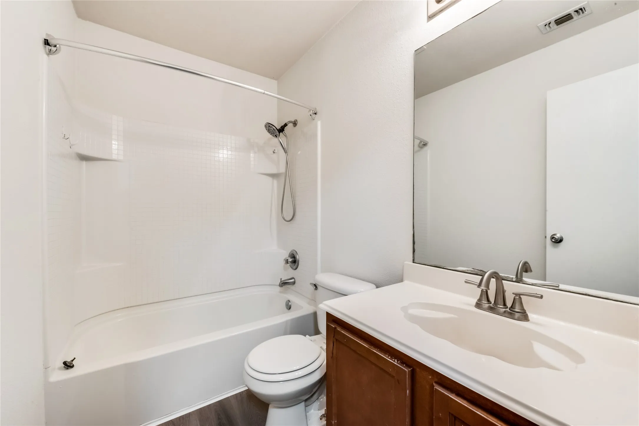 Single Family Residence For Rent in Johnson County , 2613 Castle Pines Drive, Burleson, Texas 76028, 3 Bedroom, 2 Bathroom, 2 Garage spaces, 1,215 Sqft, built in 2008, mls#21376560, Real Estate Agent in Burleson, Homes For Rent in Johnson county, Homes For Rent in Burleson, Realtor in Burleson Texas, Real Estate Brokerage Independent Realty Texas, Luminita Cordes Realtor