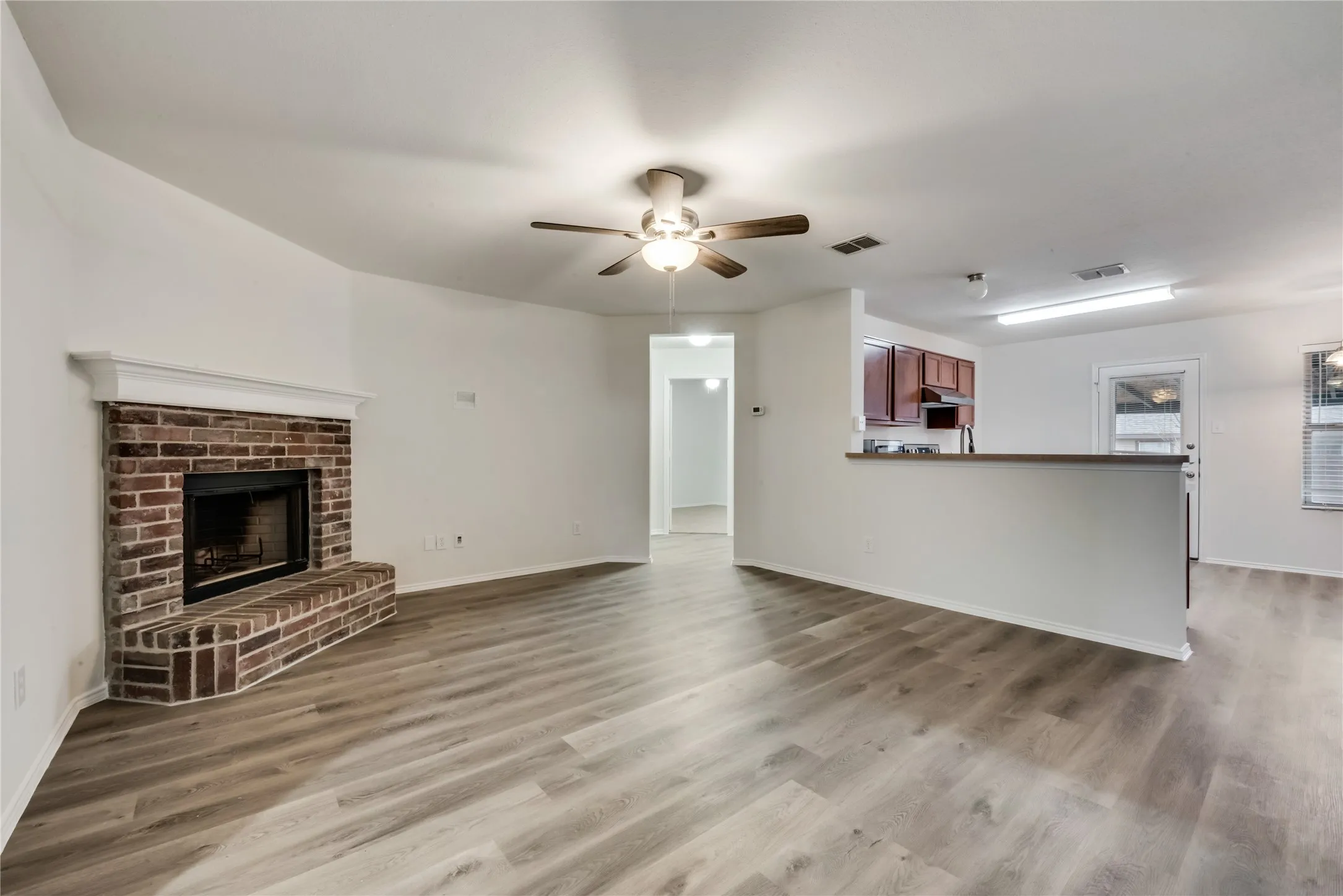 Single Family Residence For Rent in Johnson County , 2613 Castle Pines Drive, Burleson, Texas 76028, 3 Bedroom, 2 Bathroom, 2 Garage spaces, 1,215 Sqft, built in 2008, mls#21376560, Real Estate Agent in Burleson, Homes For Rent in Johnson county, Homes For Rent in Burleson, Realtor in Burleson Texas, Real Estate Brokerage Independent Realty Texas, Luminita Cordes Realtor