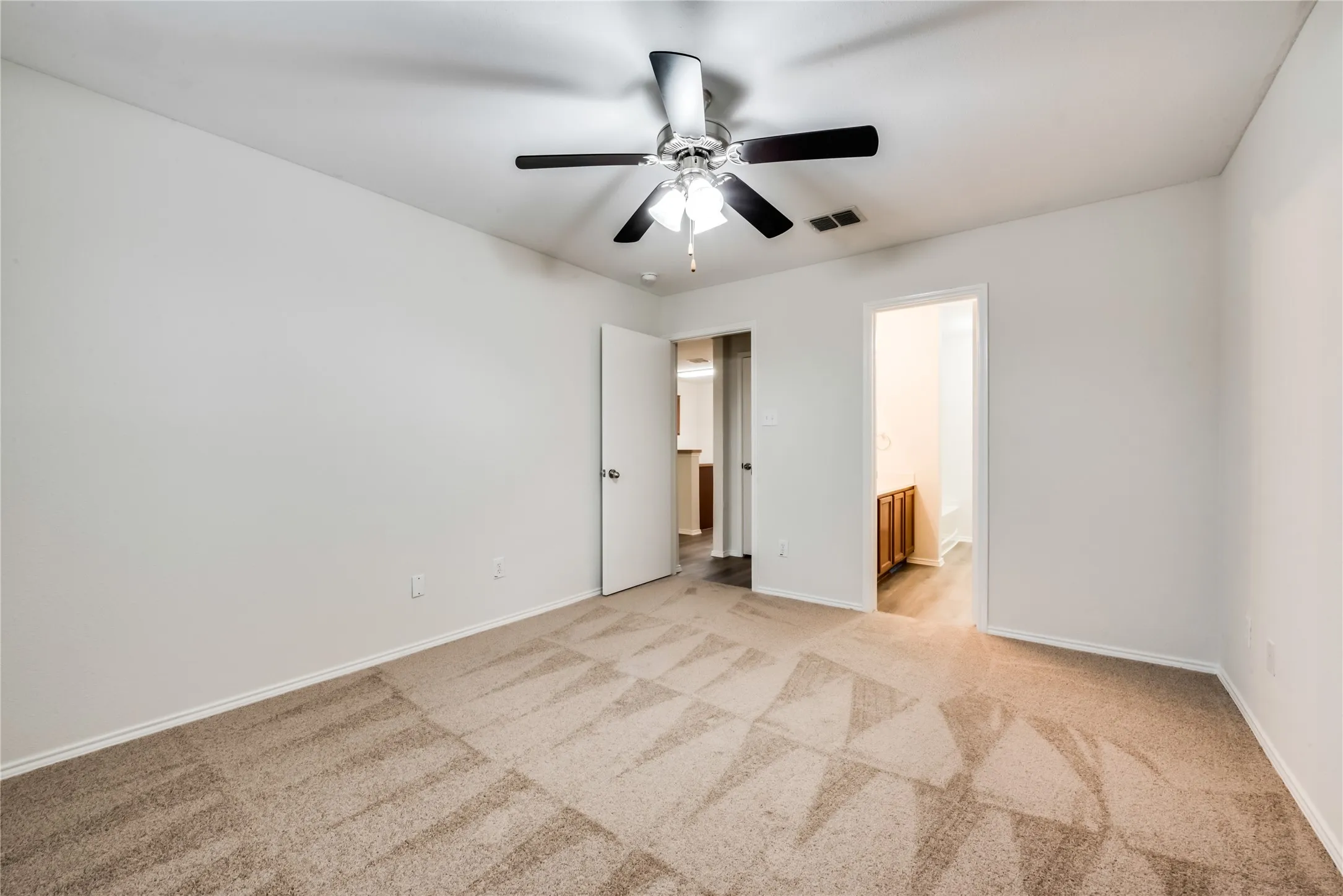 Single Family Residence For Rent in Johnson County , 2613 Castle Pines Drive, Burleson, Texas 76028, 3 Bedroom, 2 Bathroom, 2 Garage spaces, 1,215 Sqft, built in 2008, mls#21376560, Real Estate Agent in Burleson, Homes For Rent in Johnson county, Homes For Rent in Burleson, Realtor in Burleson Texas, Real Estate Brokerage Independent Realty Texas, Luminita Cordes Realtor