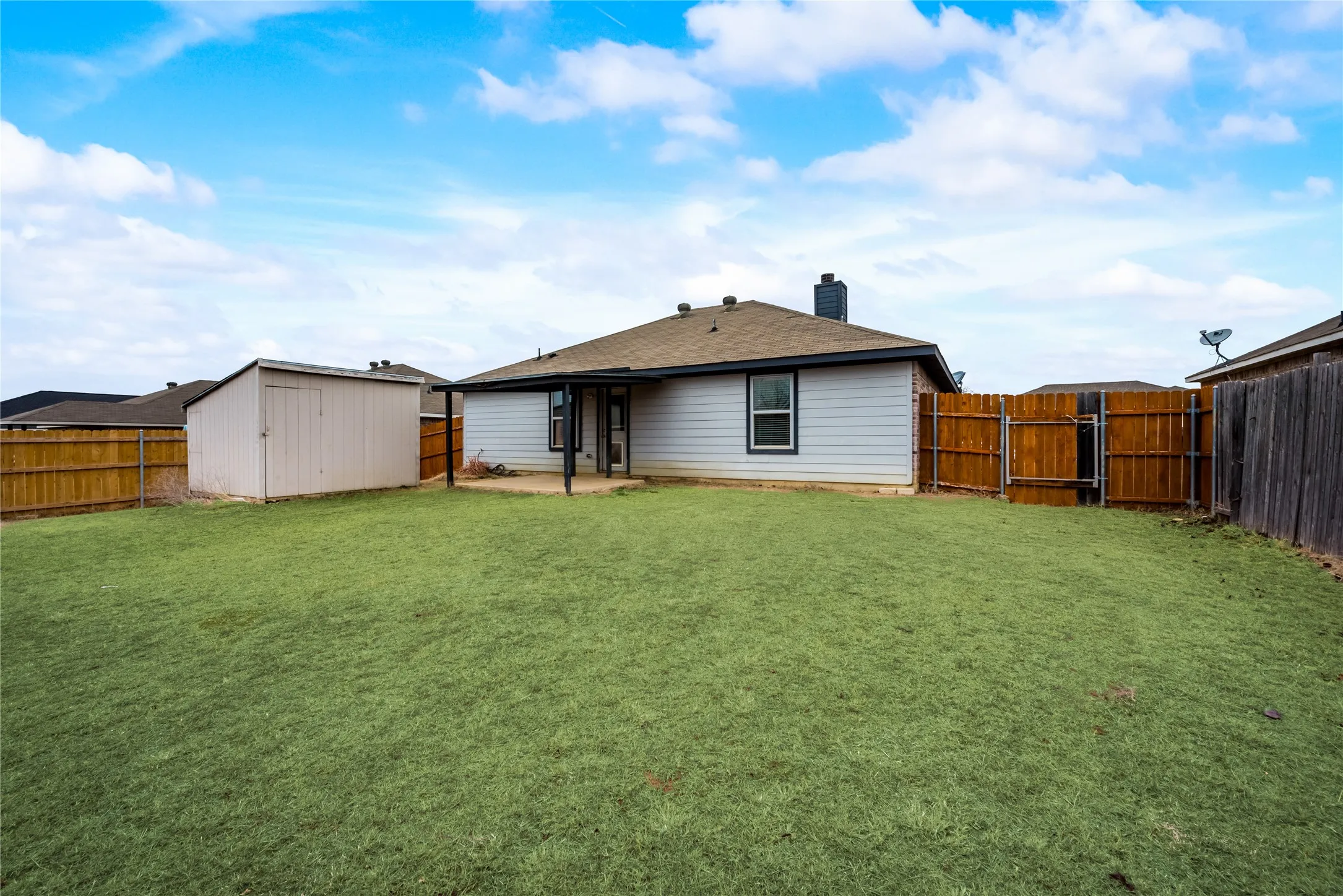 Single Family Residence For Rent in Johnson County , 2613 Castle Pines Drive, Burleson, Texas 76028, 3 Bedroom, 2 Bathroom, 2 Garage spaces, 1,215 Sqft, built in 2008, mls#21376560, Real Estate Agent in Burleson, Homes For Rent in Johnson county, Homes For Rent in Burleson, Realtor in Burleson Texas, Real Estate Brokerage Independent Realty Texas, Luminita Cordes Realtor
