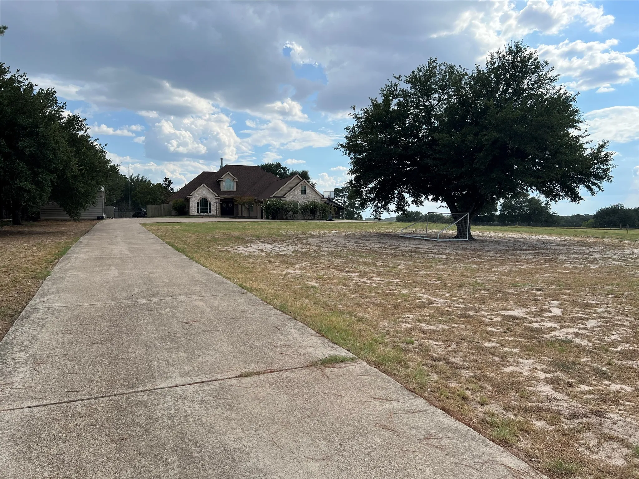 Single Family Residence For Sale in Smith County , 23211 Fm 1995, Lindale, Texas 75771, 3 Bedroom, 3 Bathroom, 2 Garage spaces, 2,618 Sqft, built in 2008, mls#21370570, Real Estate Agent in Lindale, Homes For Sale in Smith county, Homes For Sale in Lindale, Realtor in Lindale Texas, Real Estate Brokerage Independent Realty Texas, Luminita Cordes Realtor