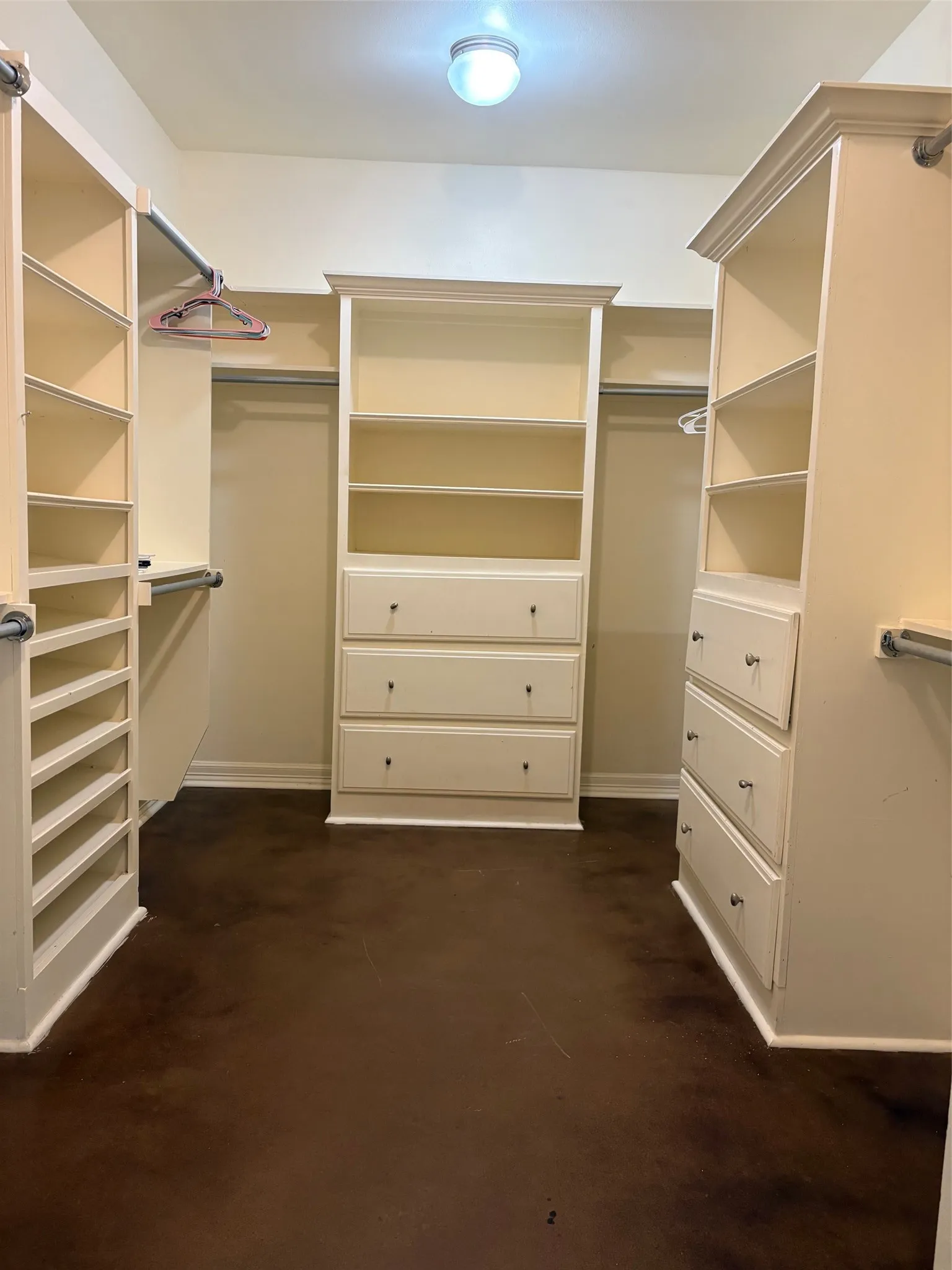 Single Family Residence For Sale in Smith County , 23211 Fm 1995, Lindale, Texas 75771, 3 Bedroom, 3 Bathroom, 2 Garage spaces, 2,618 Sqft, built in 2008, mls#21370570, Real Estate Agent in Lindale, Homes For Sale in Smith county, Homes For Sale in Lindale, Realtor in Lindale Texas, Real Estate Brokerage Independent Realty Texas, Luminita Cordes Realtor