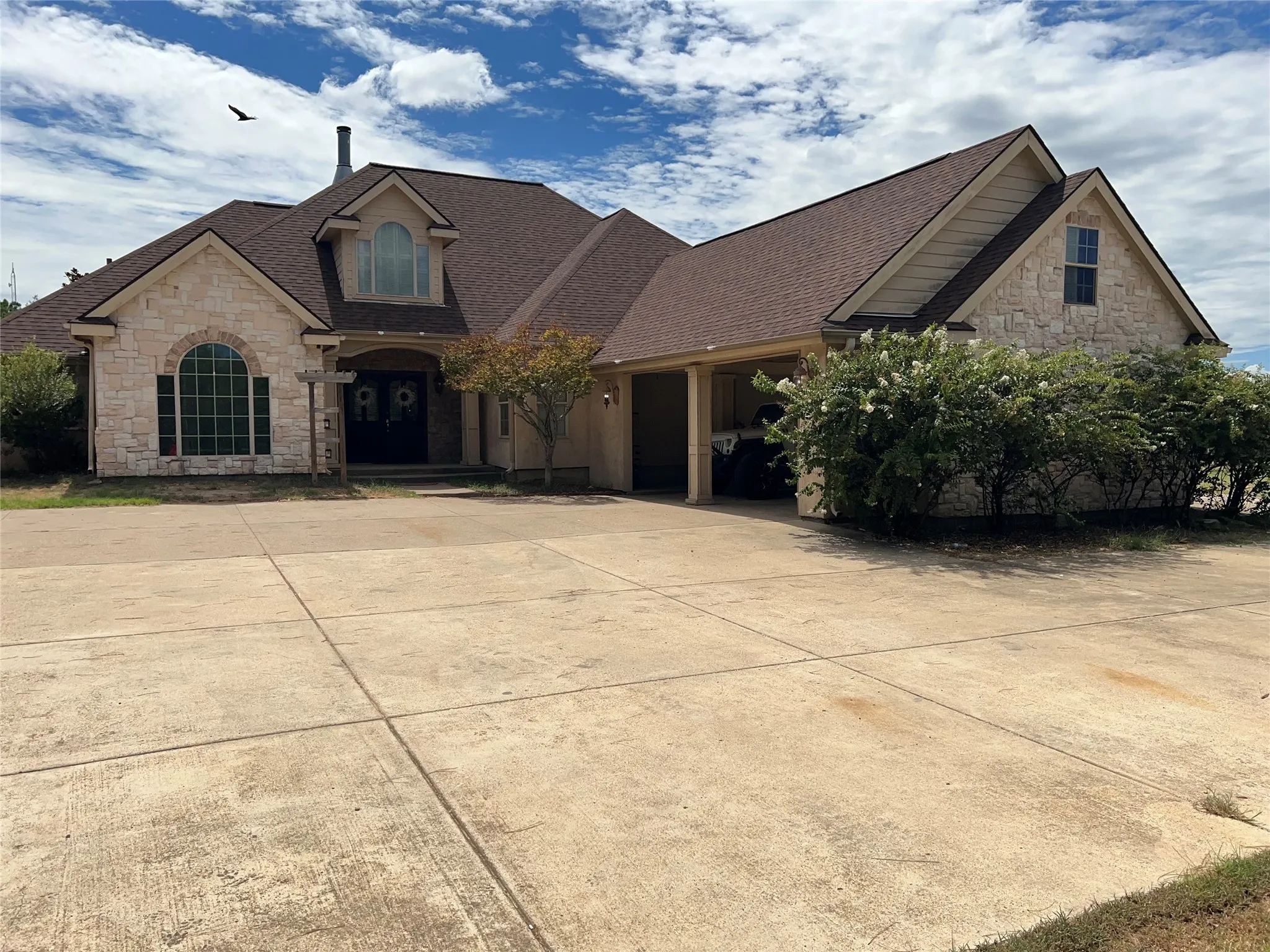 Single Family Residence For Sale in Smith County , 23211 Fm 1995, Lindale, Texas 75771, 3 Bedroom, 3 Bathroom, 2 Garage spaces, 2,618 Sqft, built in 2008, mls#21370570, Real Estate Agent in Lindale, Homes For Sale in Smith county, Homes For Sale in Lindale, Realtor in Lindale Texas, Real Estate Brokerage Independent Realty Texas, Luminita Cordes Realtor