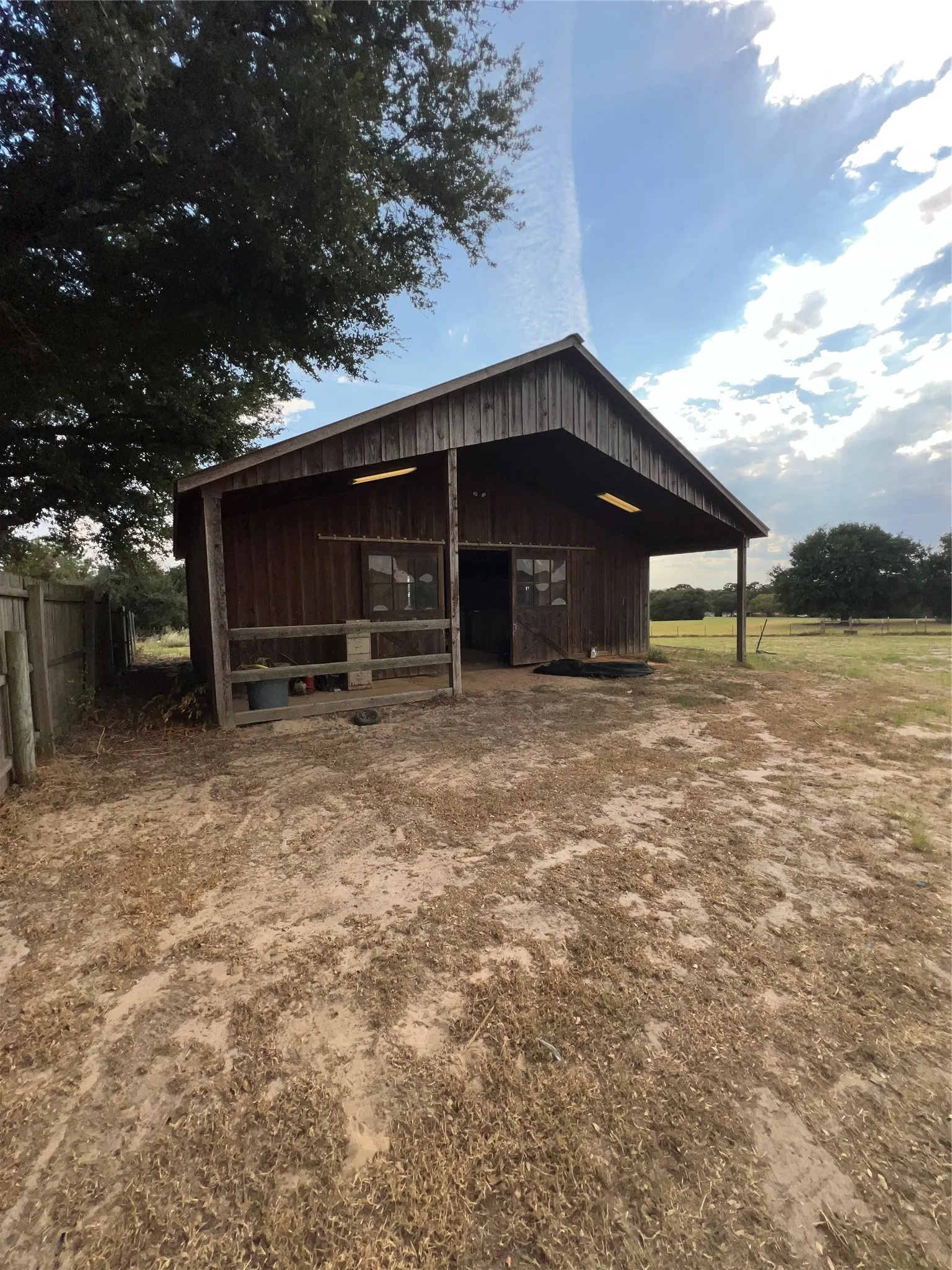 Single Family Residence For Sale in Smith County , 23211 Fm 1995, Lindale, Texas 75771, 3 Bedroom, 3 Bathroom, 2 Garage spaces, 2,618 Sqft, built in 2008, mls#21370570, Real Estate Agent in Lindale, Homes For Sale in Smith county, Homes For Sale in Lindale, Realtor in Lindale Texas, Real Estate Brokerage Independent Realty Texas, Luminita Cordes Realtor