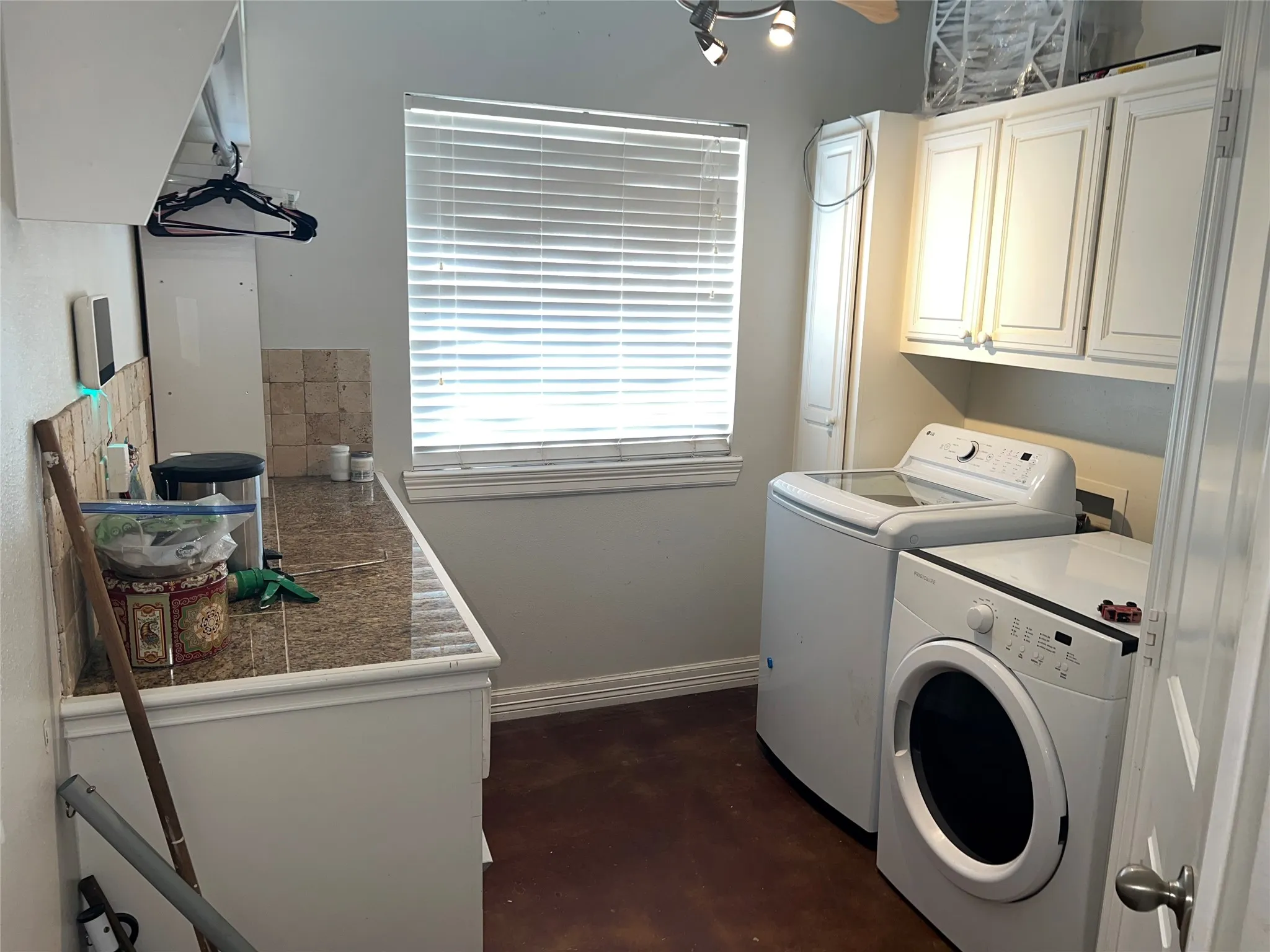Single Family Residence For Sale in Smith County , 23211 Fm 1995, Lindale, Texas 75771, 3 Bedroom, 3 Bathroom, 2 Garage spaces, 2,618 Sqft, built in 2008, mls#21370570, Real Estate Agent in Lindale, Homes For Sale in Smith county, Homes For Sale in Lindale, Realtor in Lindale Texas, Real Estate Brokerage Independent Realty Texas, Luminita Cordes Realtor